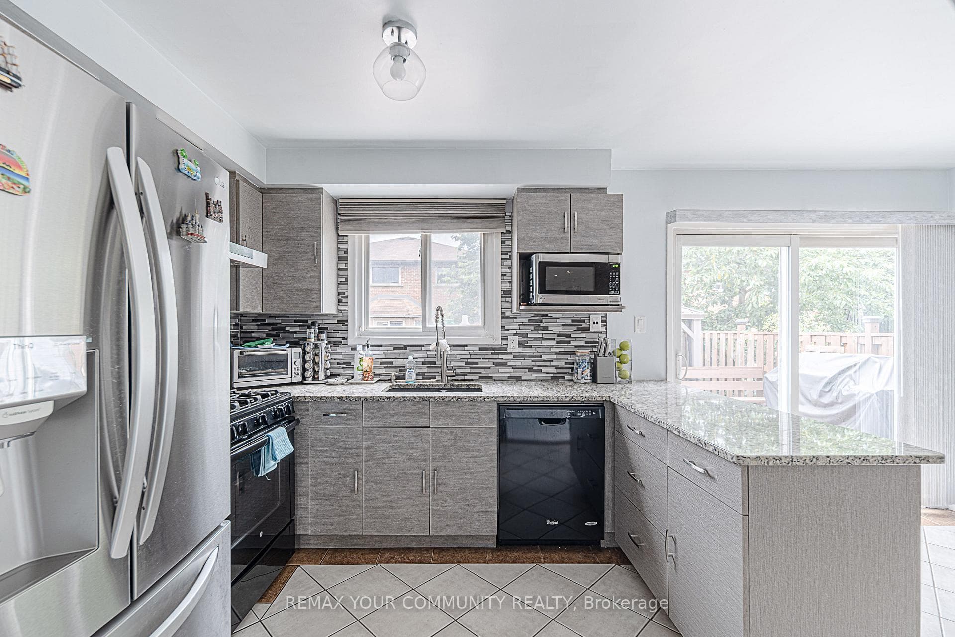 66 Trafford Crescent photo 11