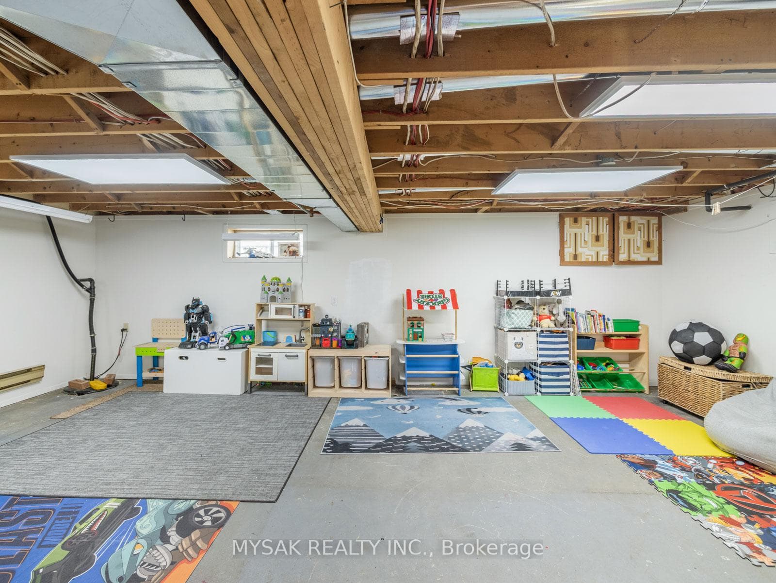 673 Pinegrove Avenue photo 20