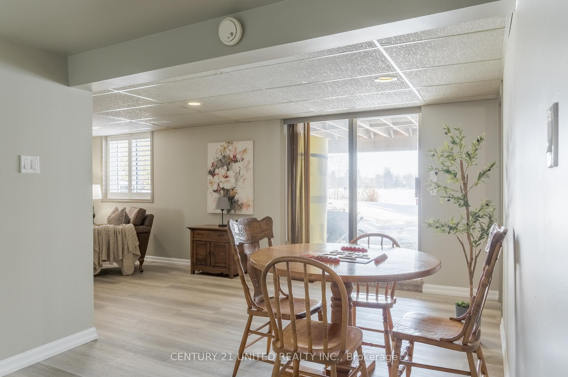1 Lakeshore Boulevard photo 42