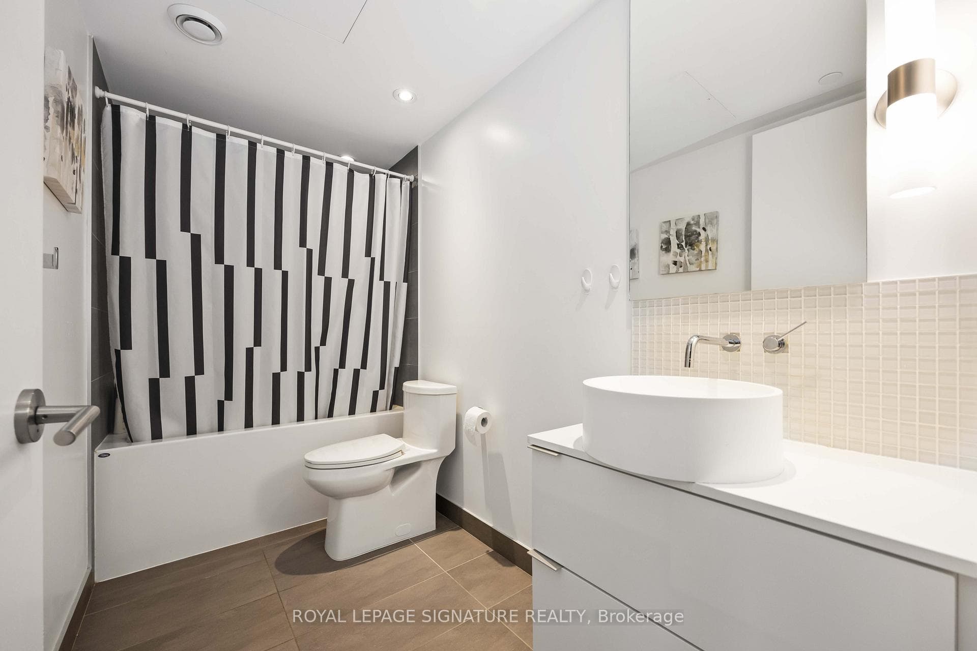 185 Roehampton Avenue Unit 407 photo 13