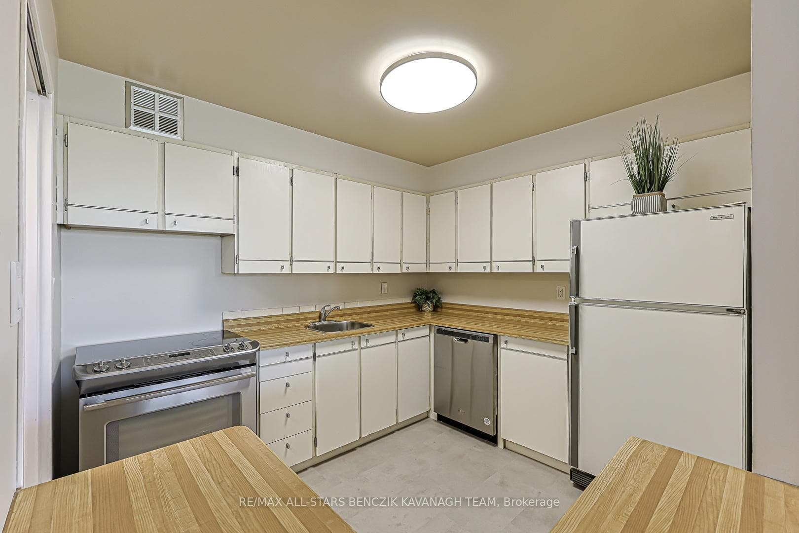 20 Fashion Roseway N/A Unit 408 photo 7