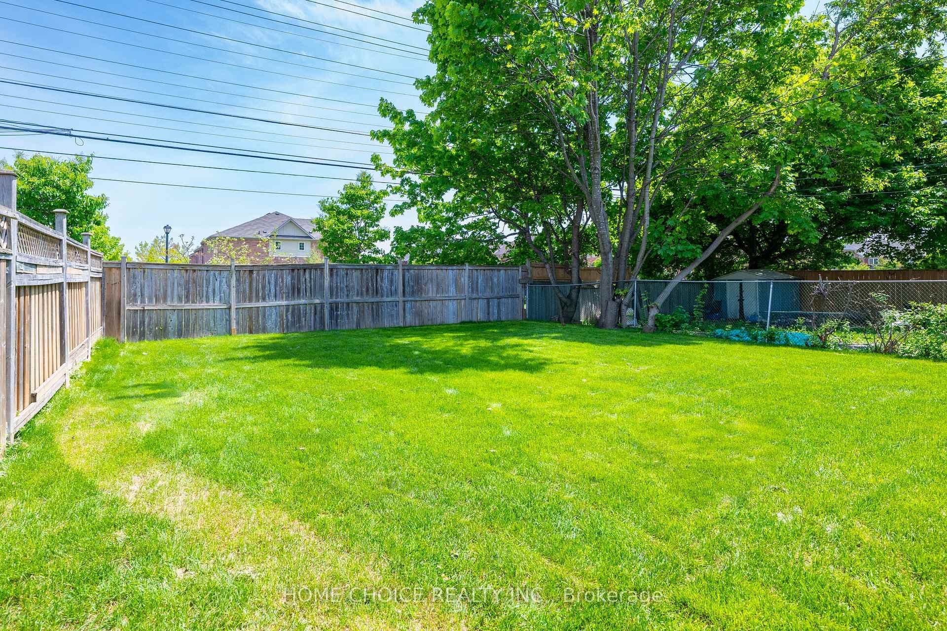 11 Thorncroft Crescent photo 33