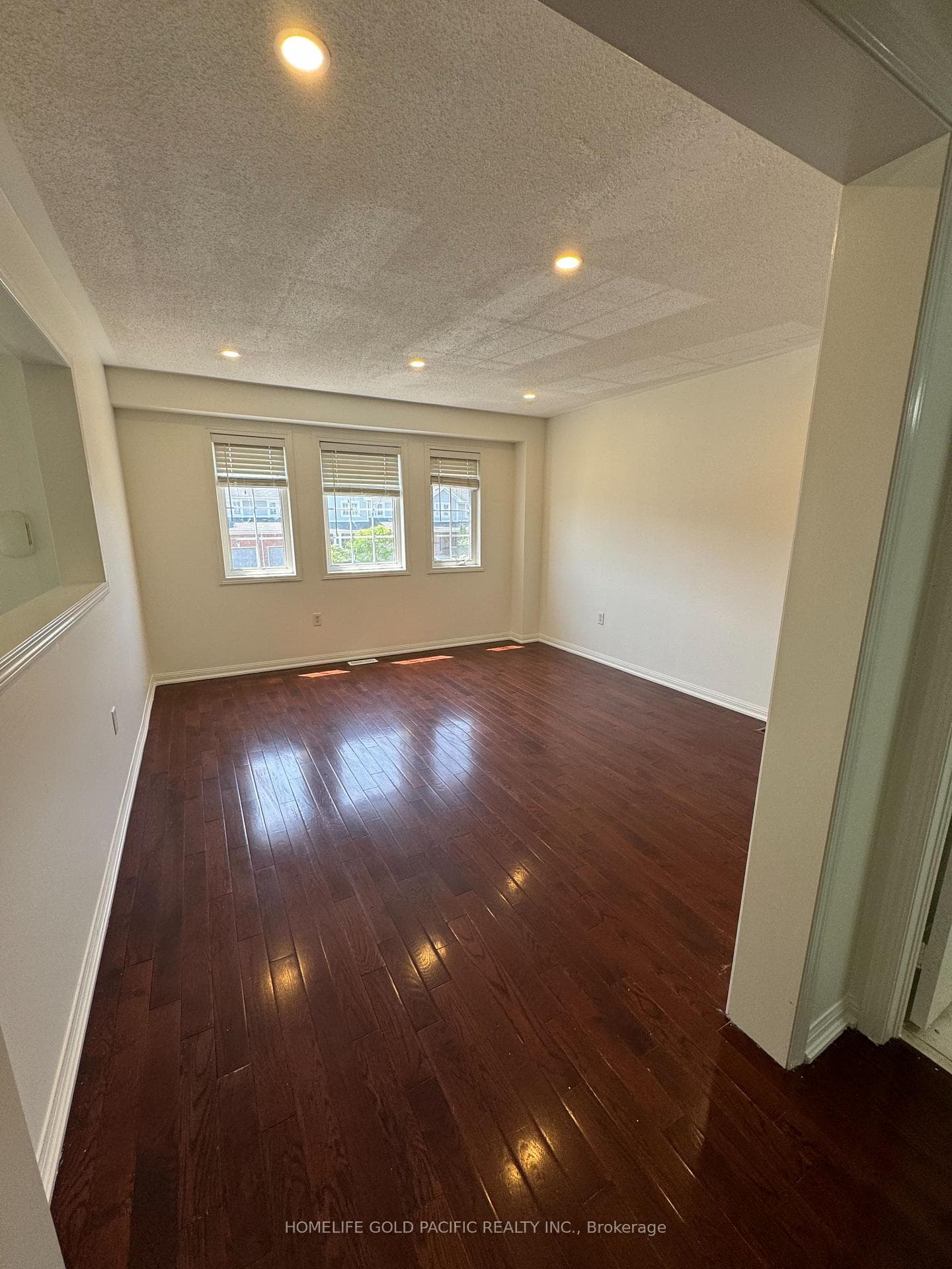 1005 Southport Drive photo 9