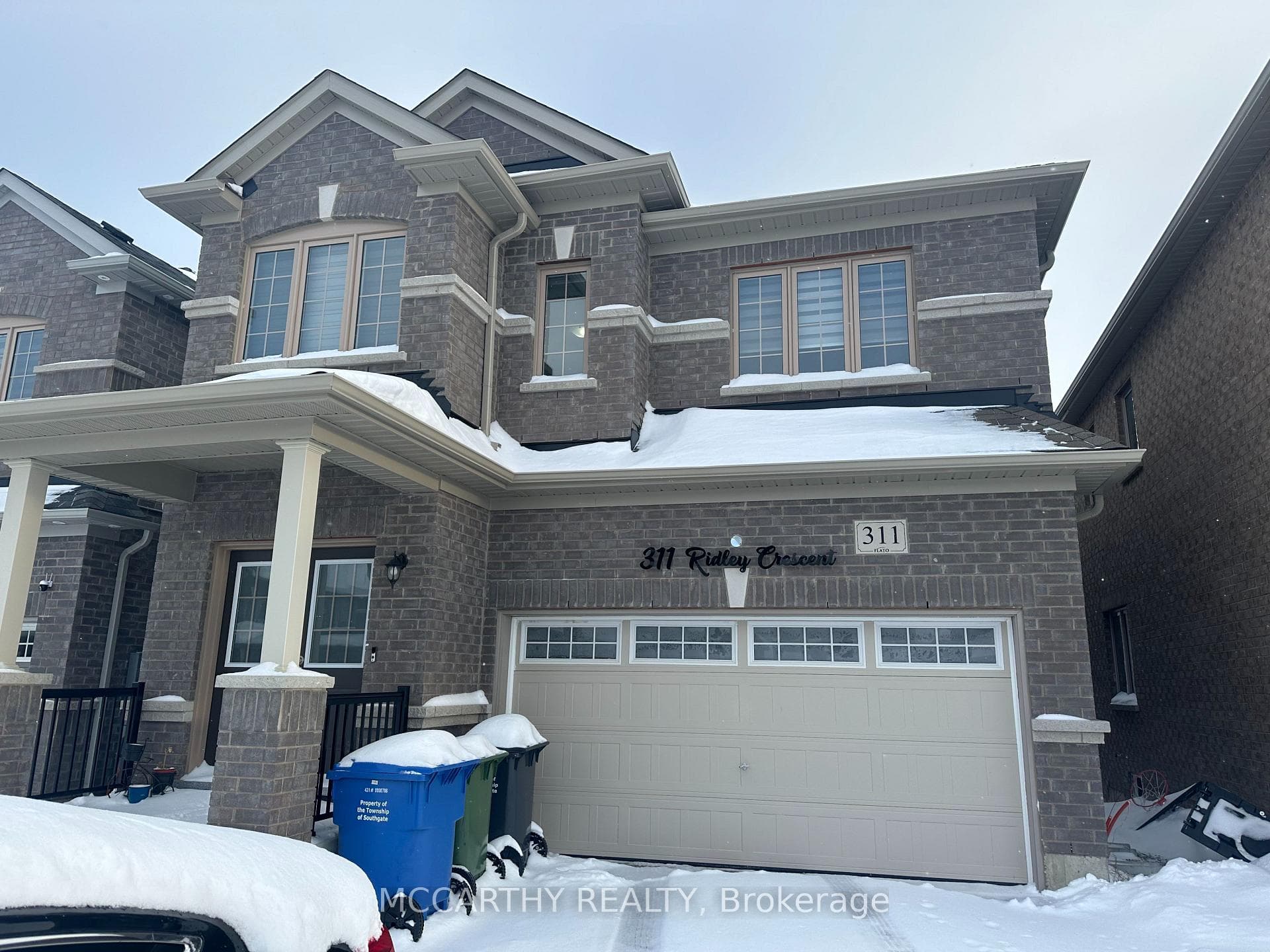 311 Ridley Crescent photo 1