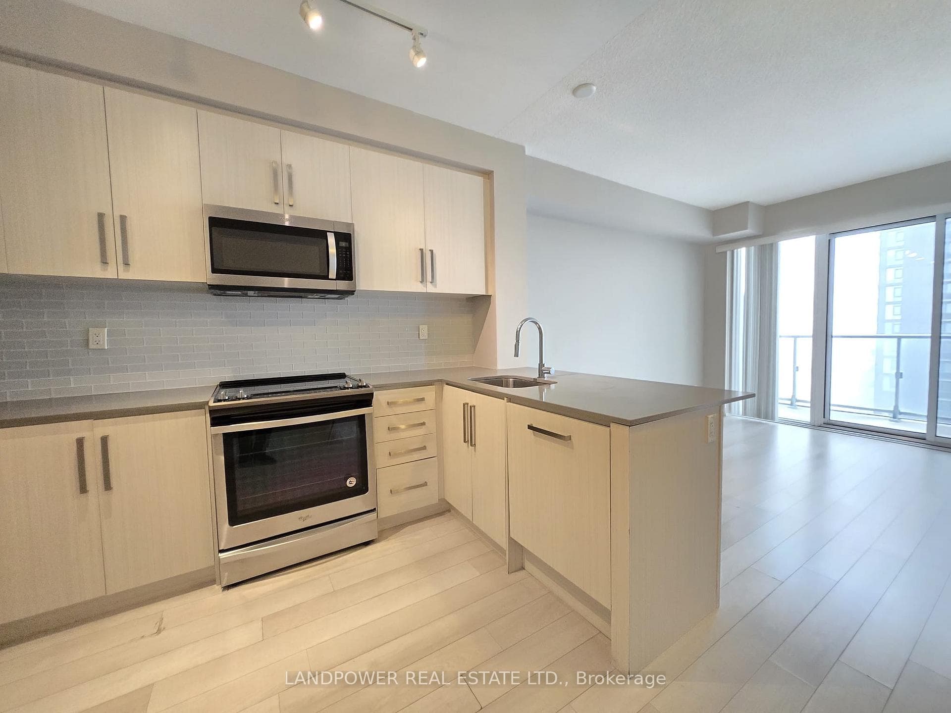 5180 Yonge Street Unit 2004 photo 2