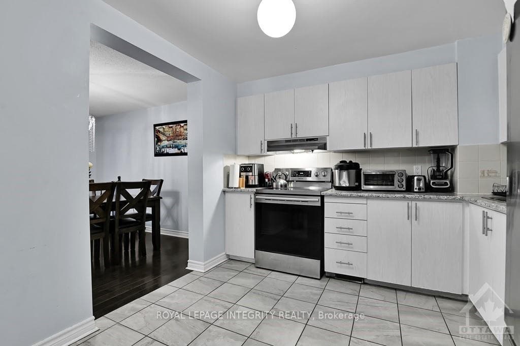 1880 Summerfields Crescent Unit 35 photo 7
