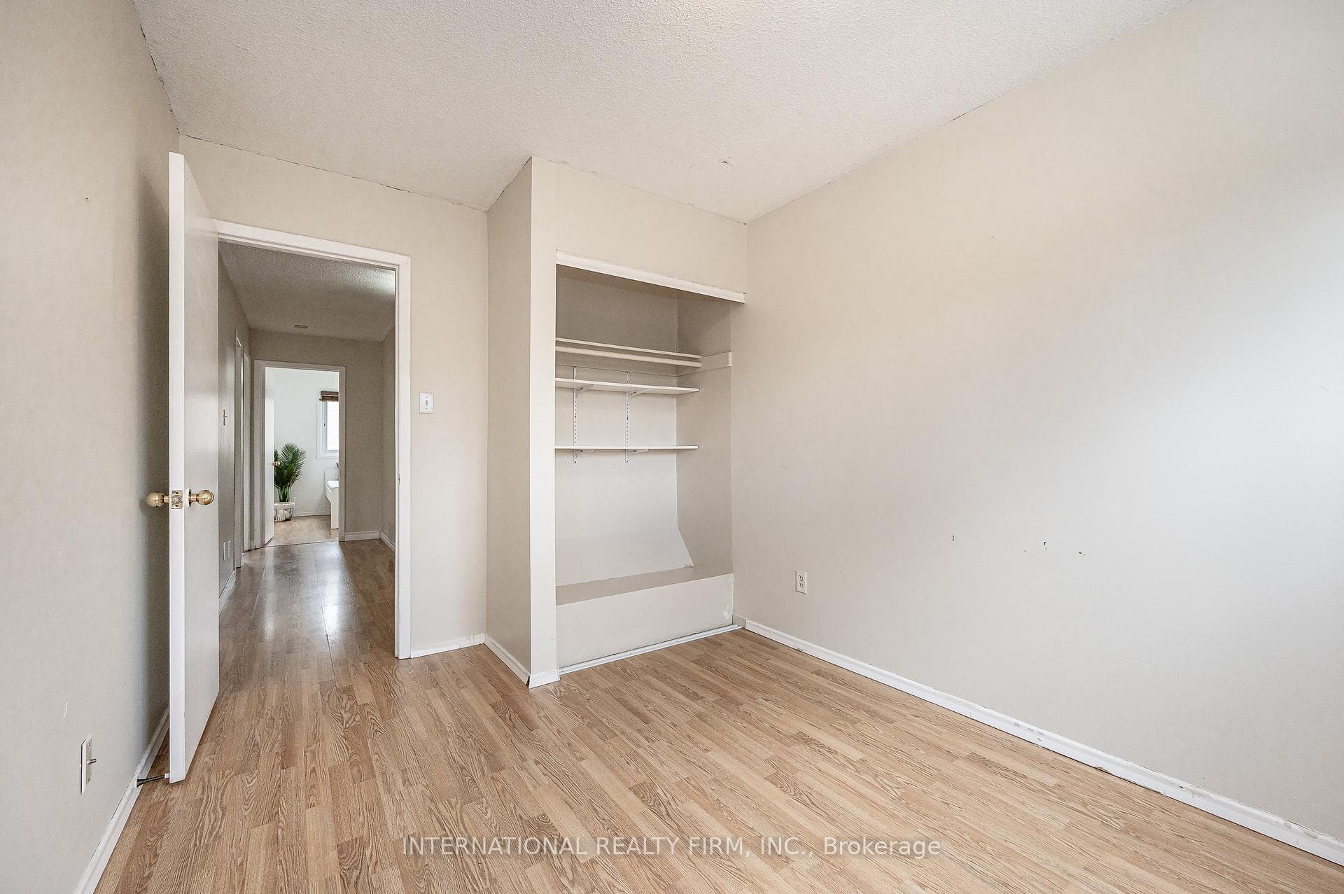 1568 Newlands Crescent Unit 52 photo 24