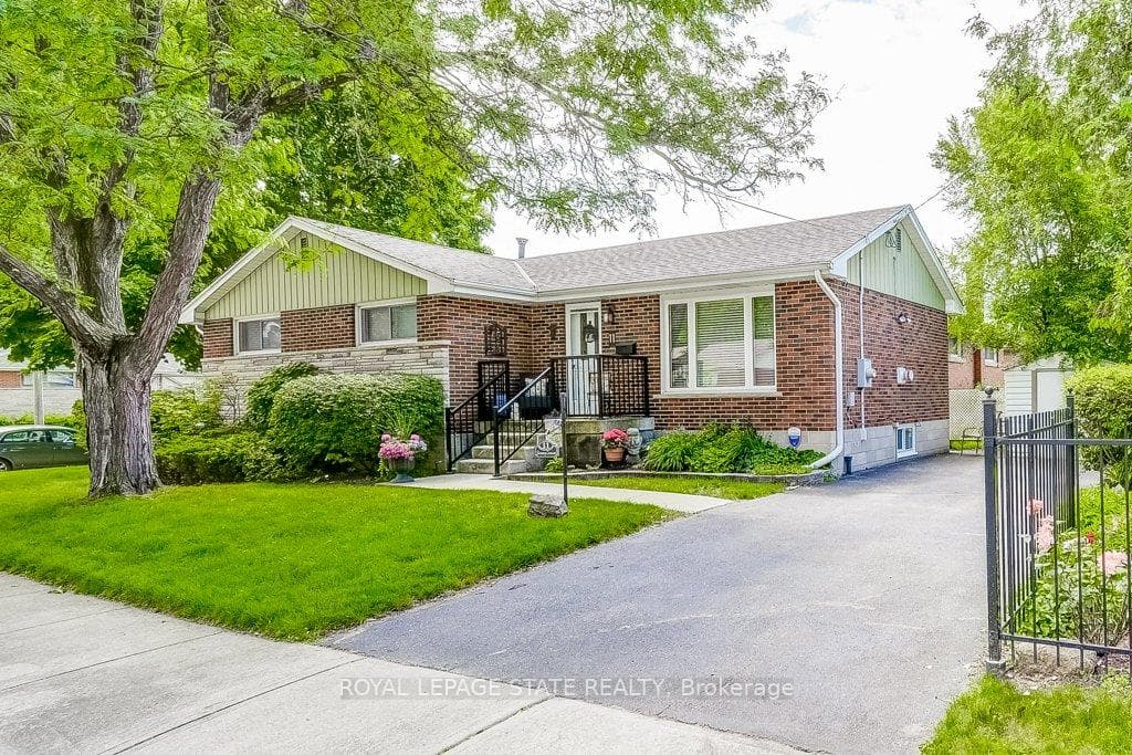 11 Ramsey Crescent photo 2