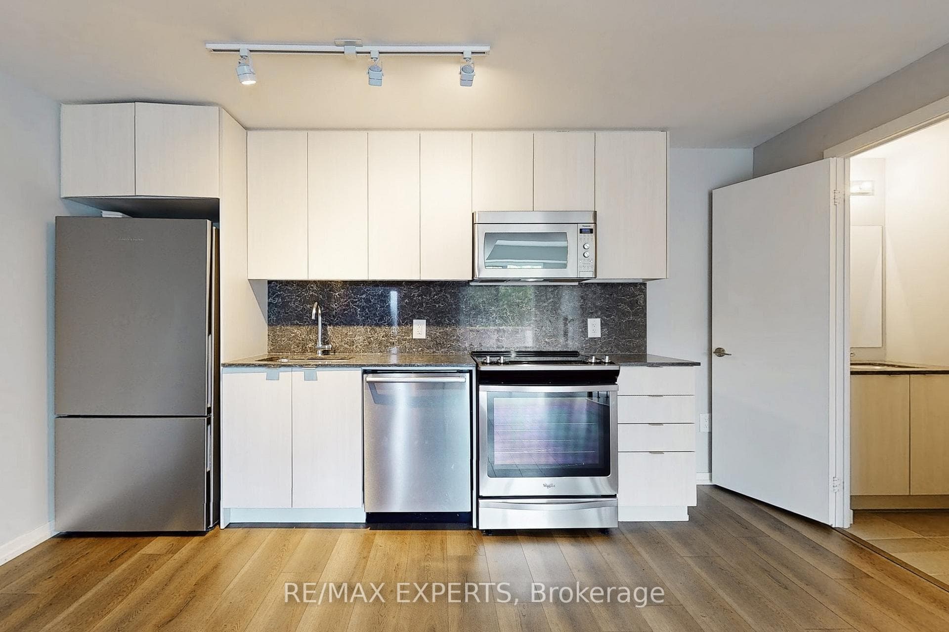 3237 Bayview Avenue Unit 104 photo 11