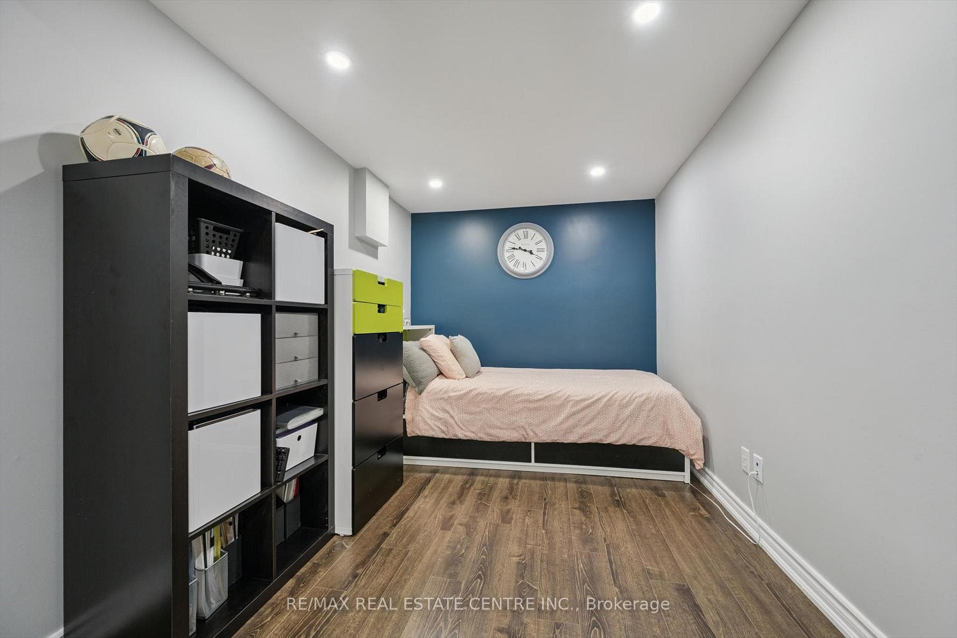 550 Ashprior Avenue photo 30