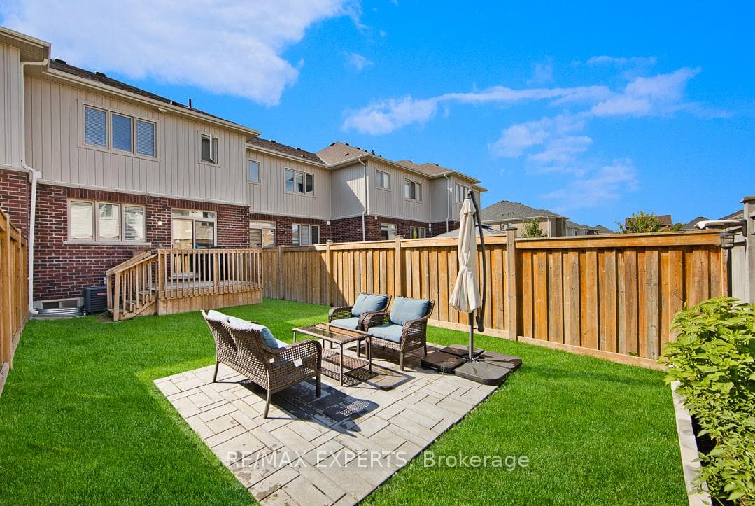 26 Sharpe Crescent photo 24