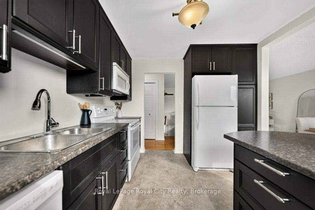 18 Springdale Boulevard photo 19