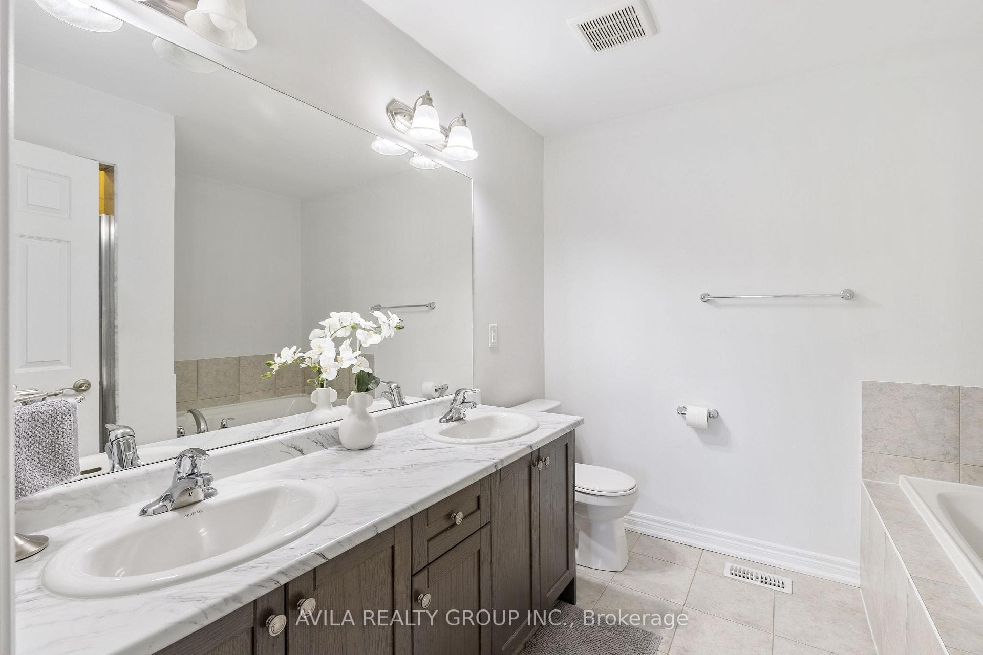 90 Abigail Crescent photo 26