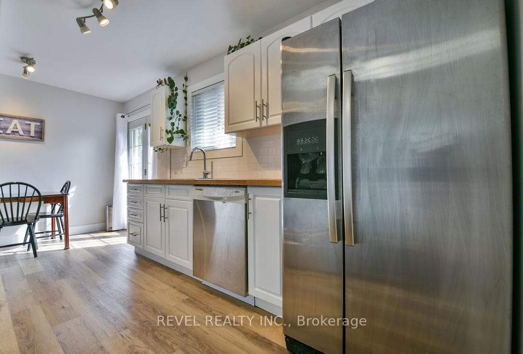 307 Henry Street photo 16