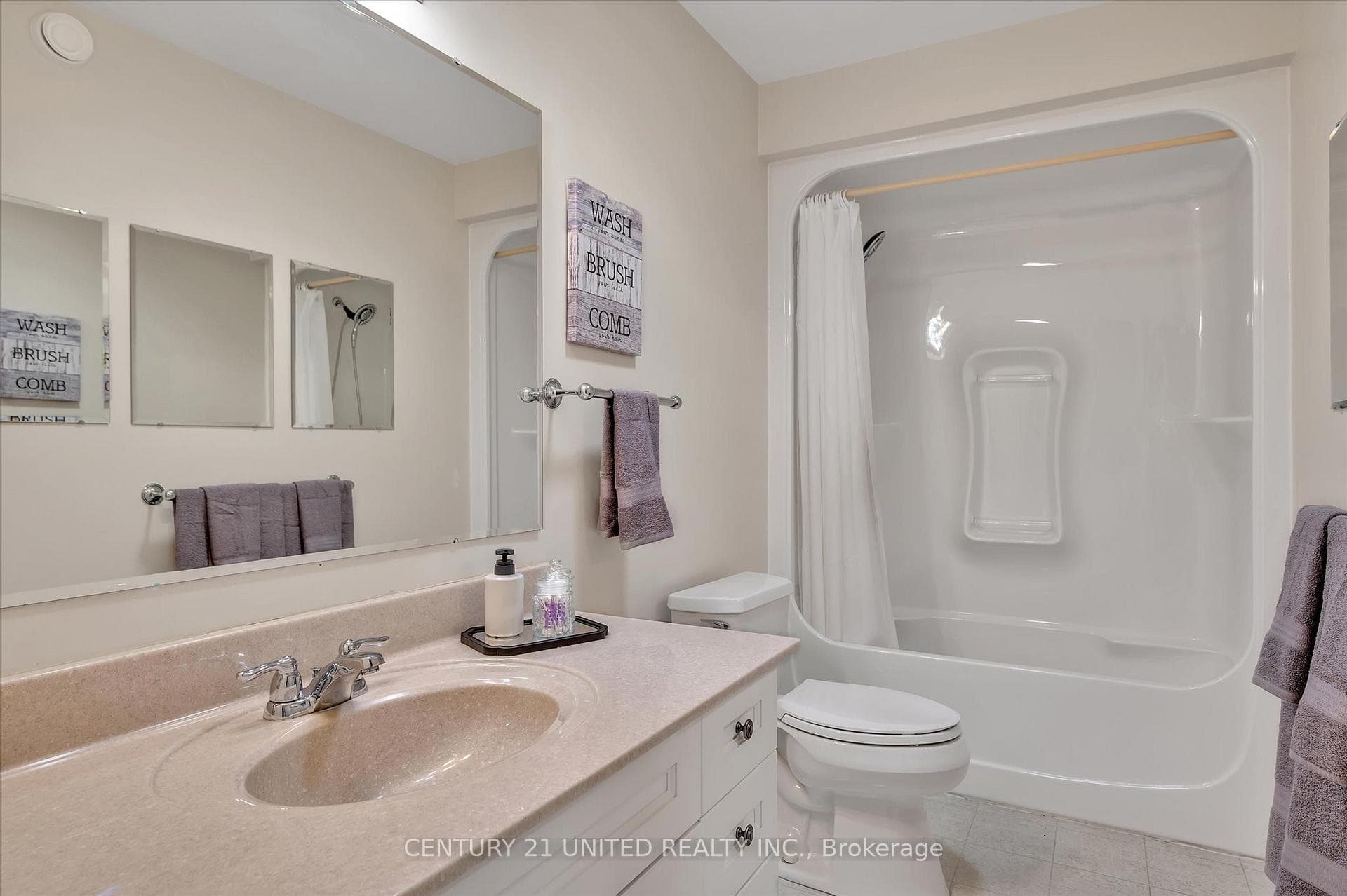 1329 White Crescent photo 26