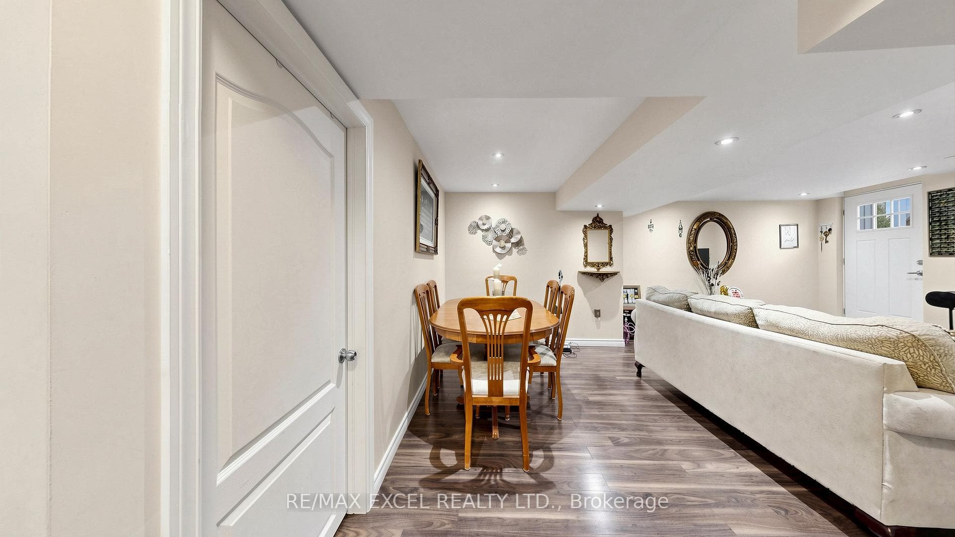 1062 Blackhall Crescent photo 36