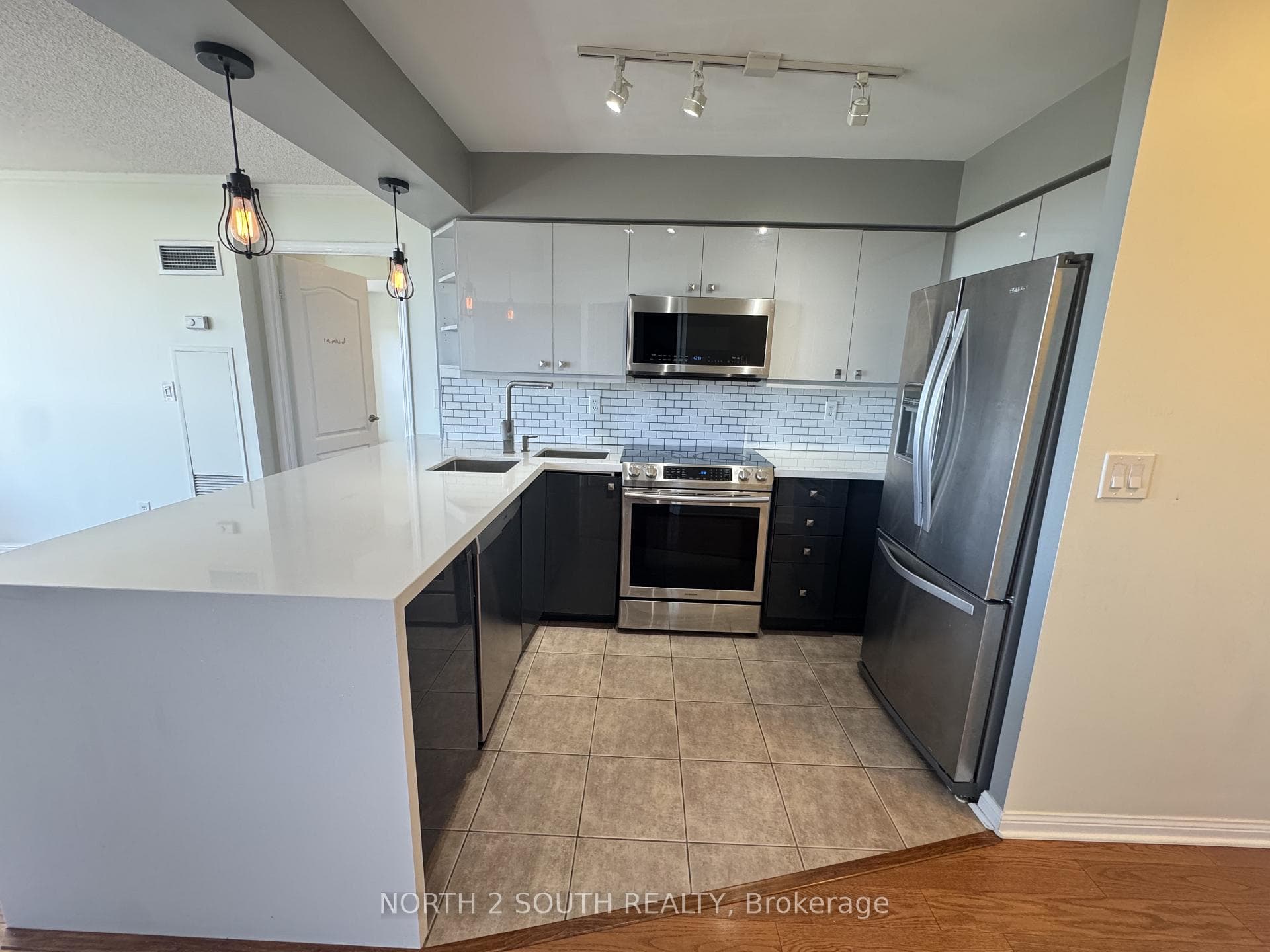 1150 Parkwest Place Unit 1002 photo 2