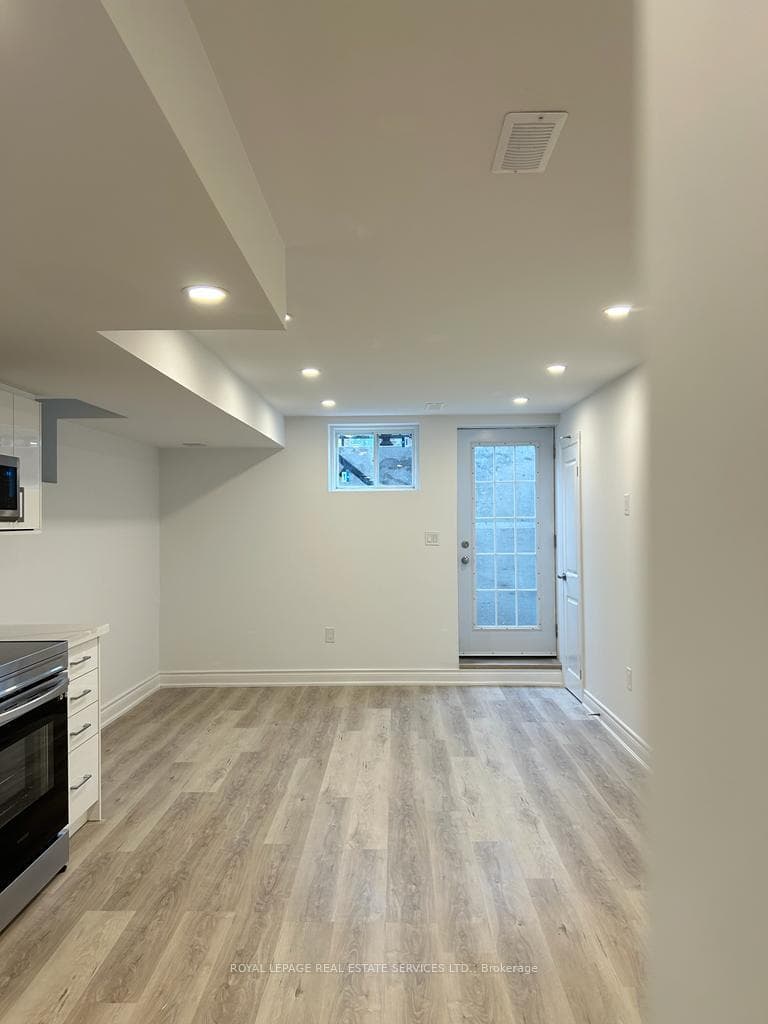 74 Faust Ridge Unit Bsmt photo 13