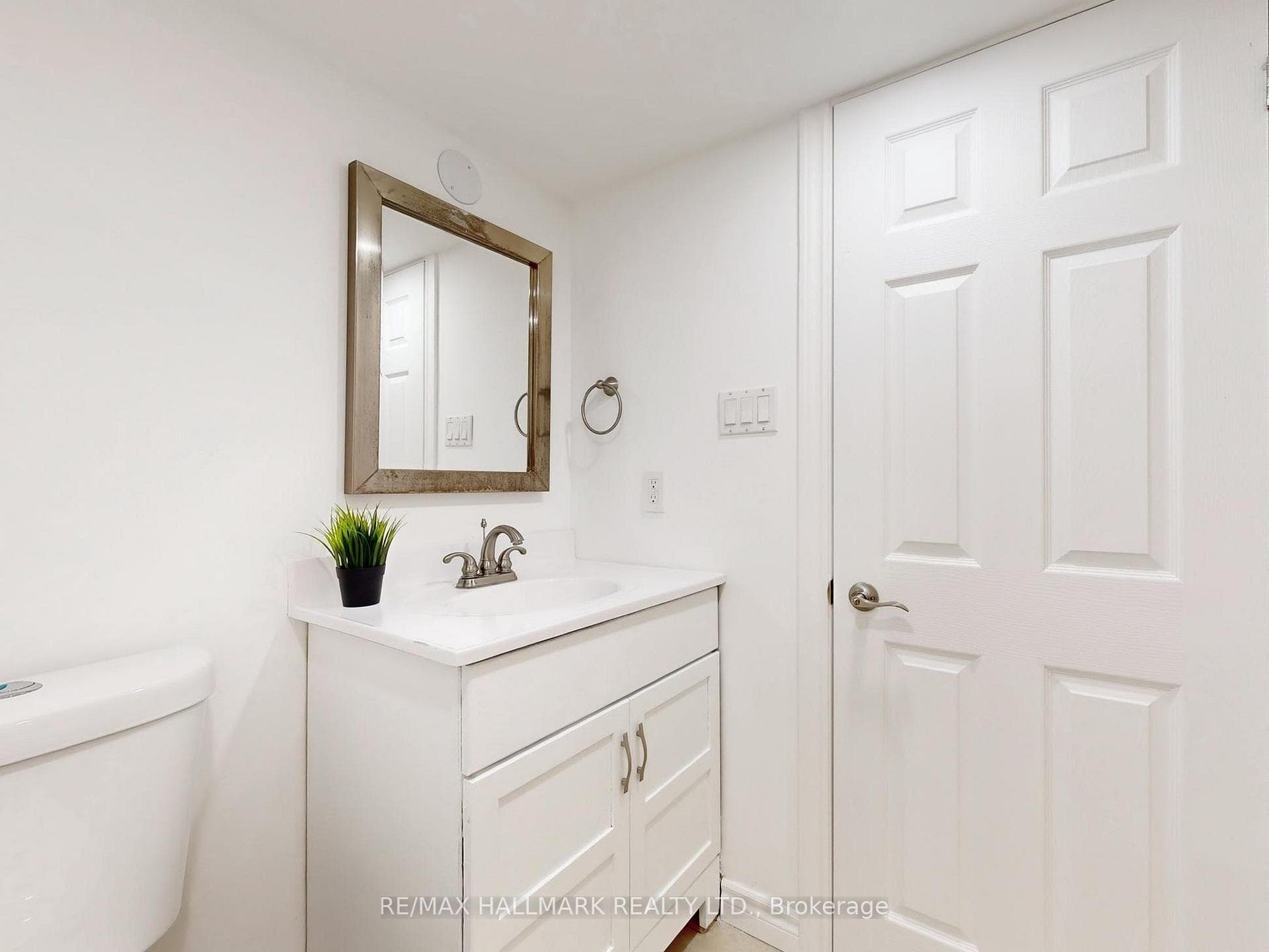 138 Armitage Drive photo 43