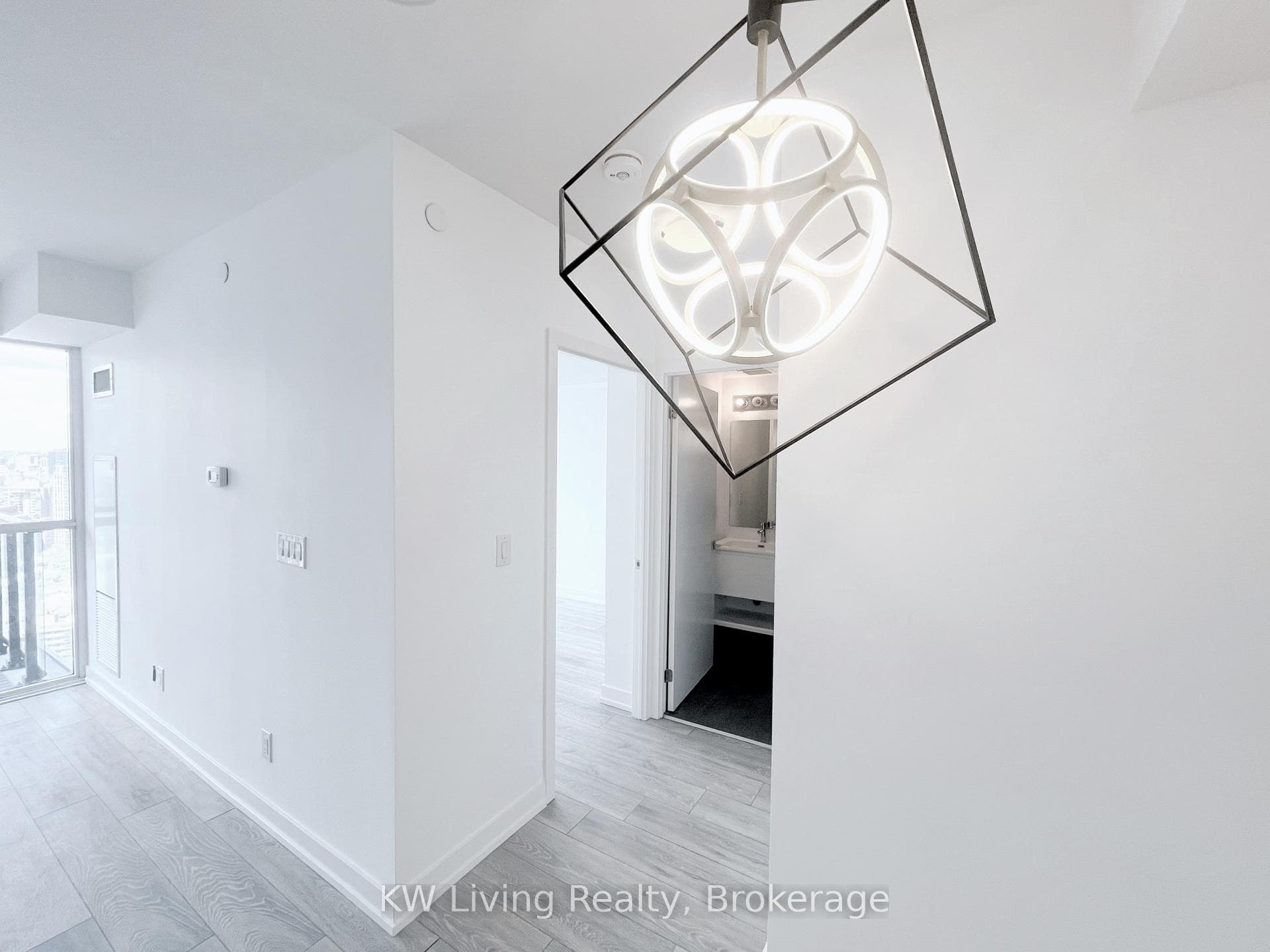159 Wellesley Street Unit 3309 photo 4