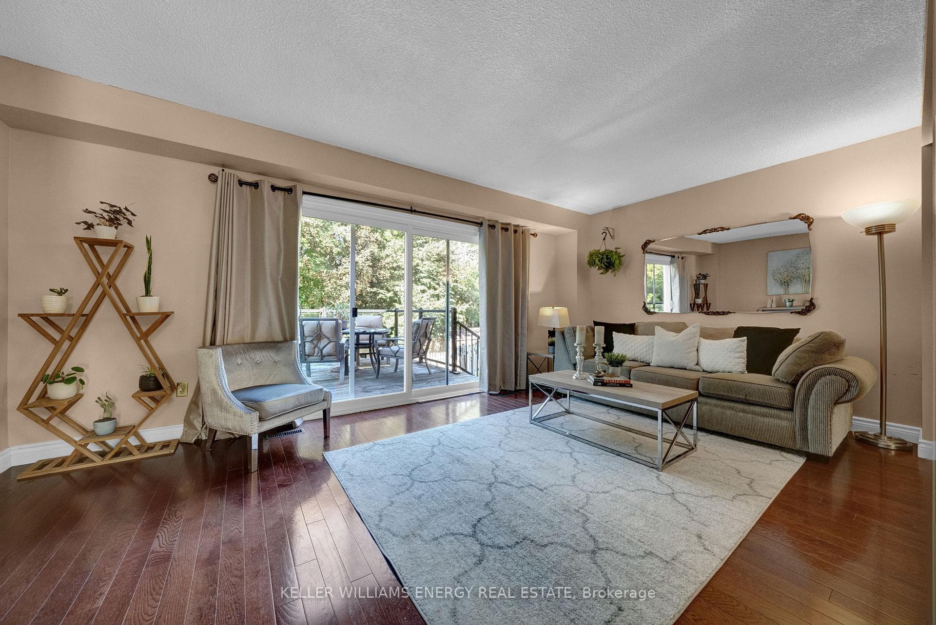518 Camelot Drive photo 9