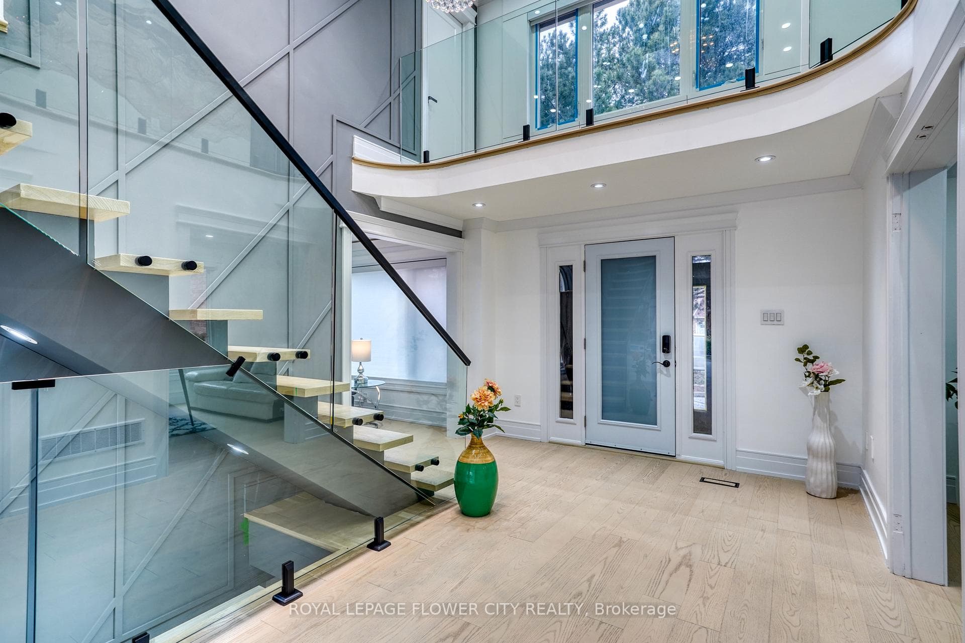 32 Langley Place photo 38