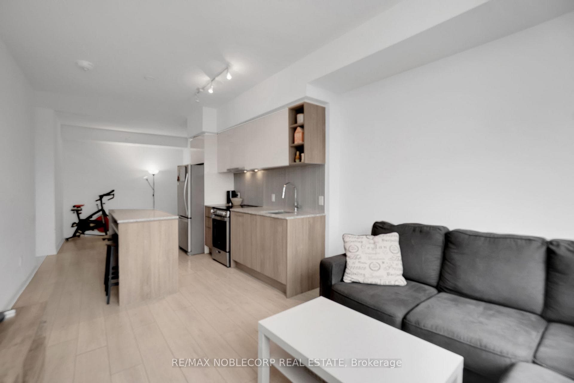 31 Tippett Road Unit 923 photo 19