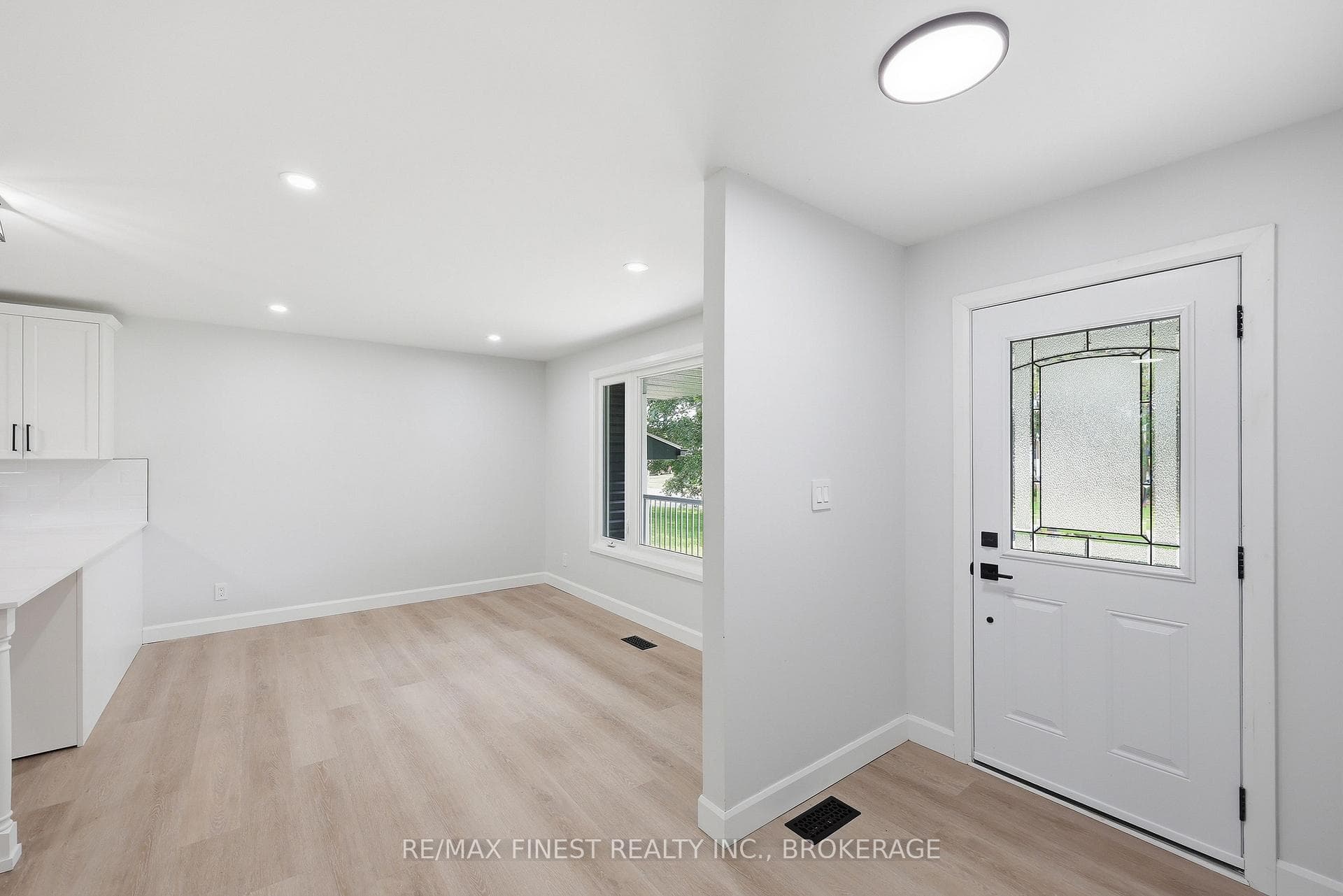 687 Willis Street photo 6