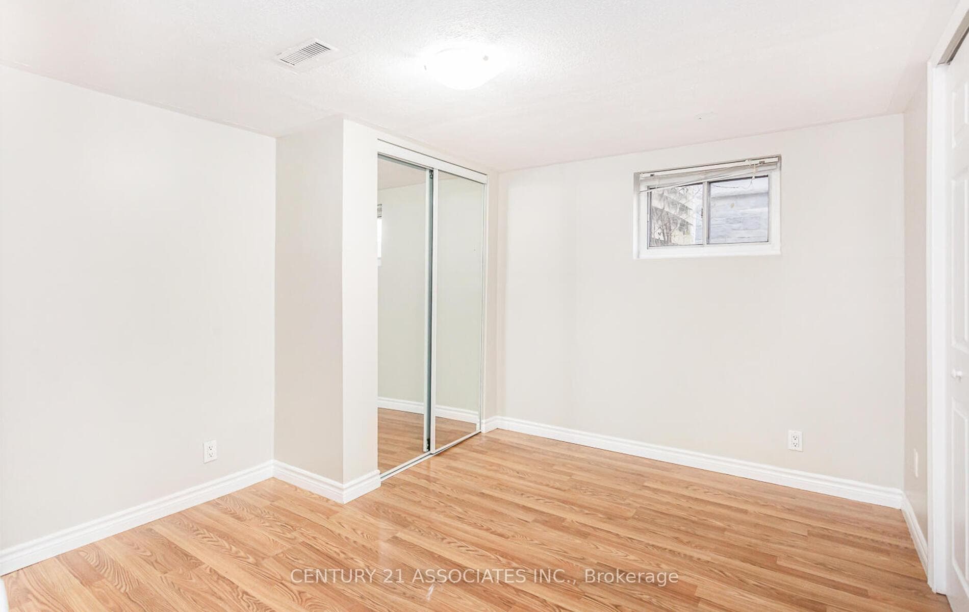 1338 Waverly Avenue photo 35