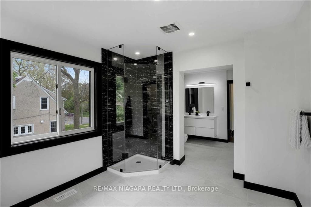 213 Kent Street photo 19