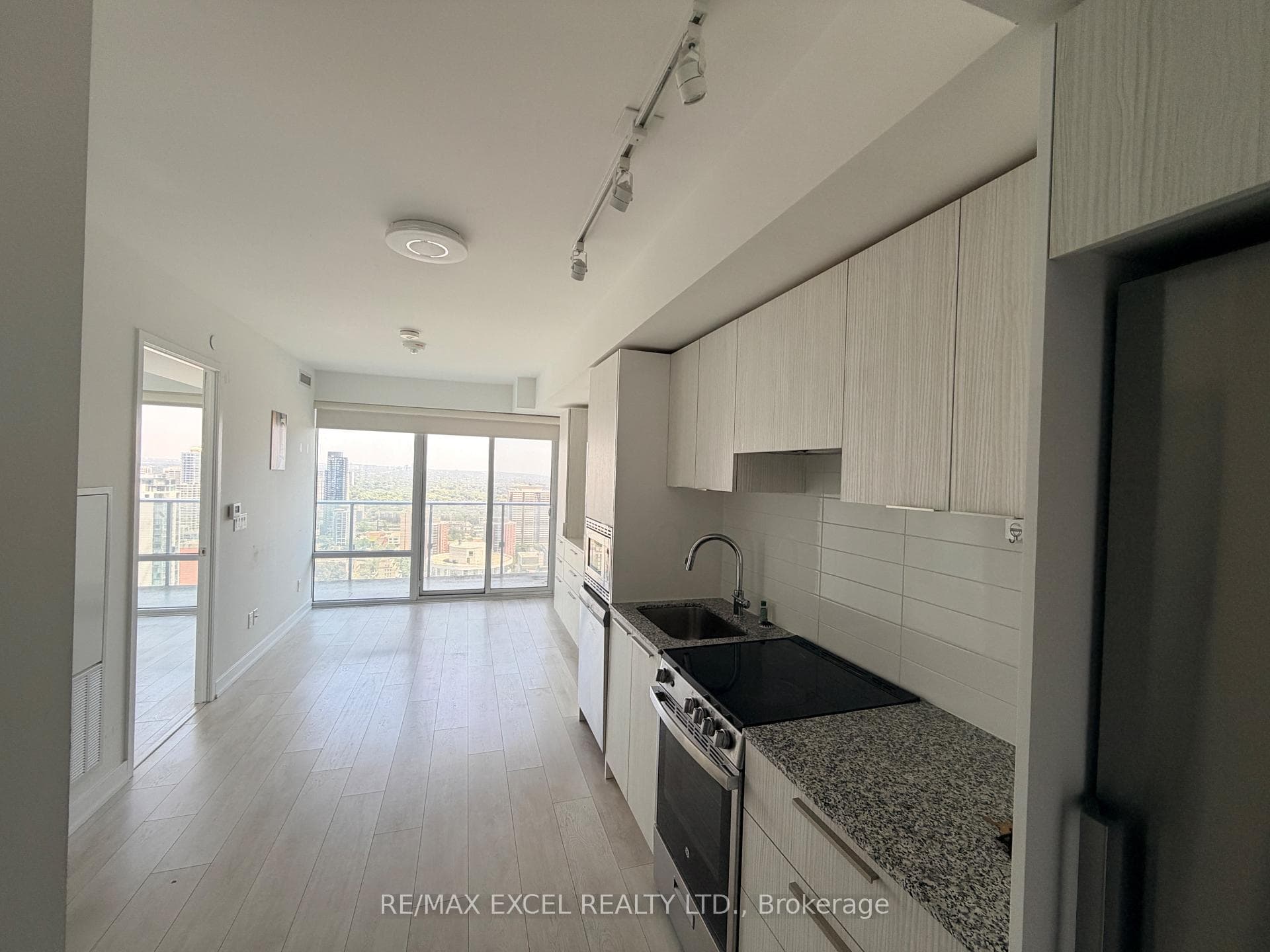 501 Yonge Street Unit 3506 photo 2