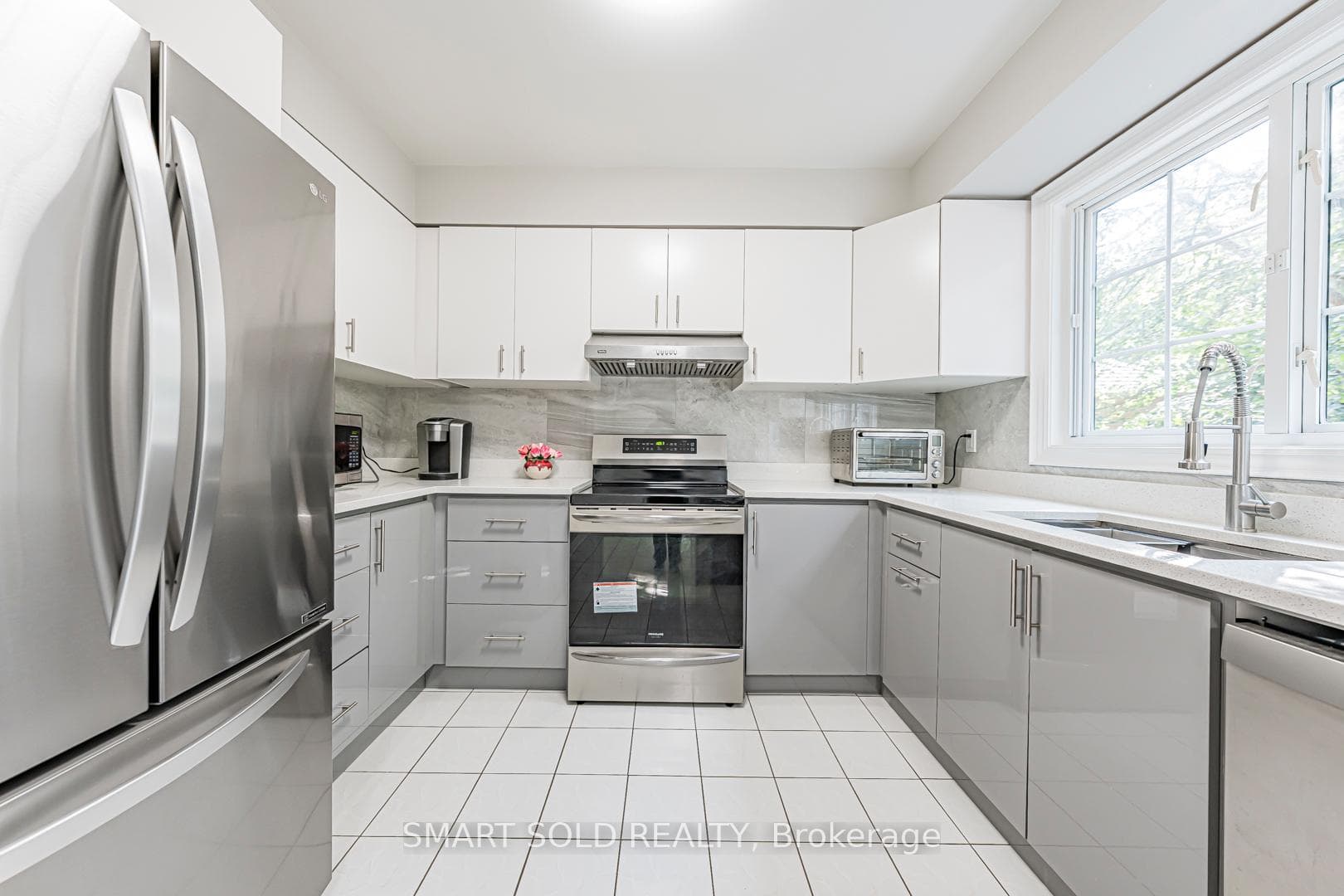 64 Benson Avenue photo 16