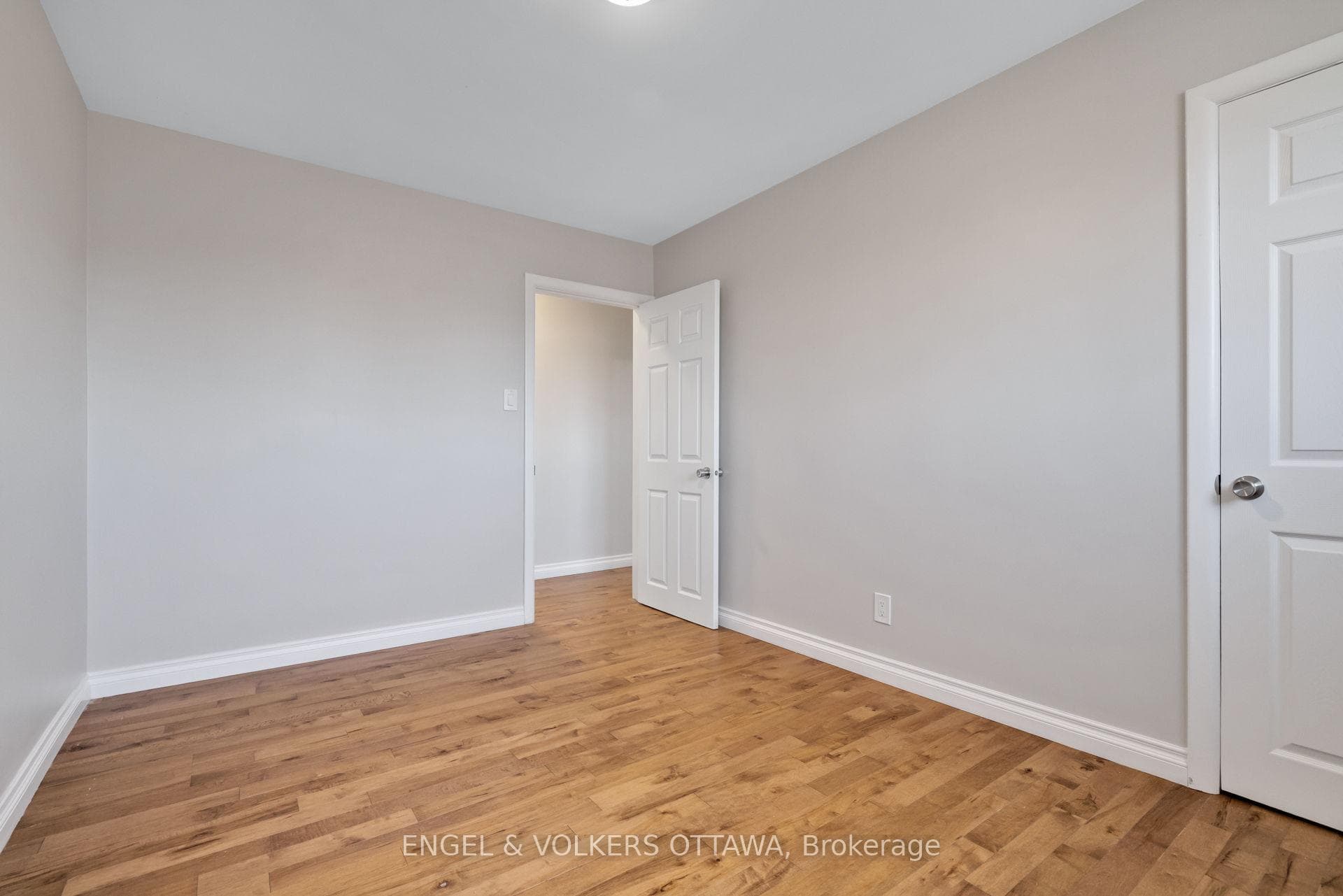 1311 S Avenue photo 32