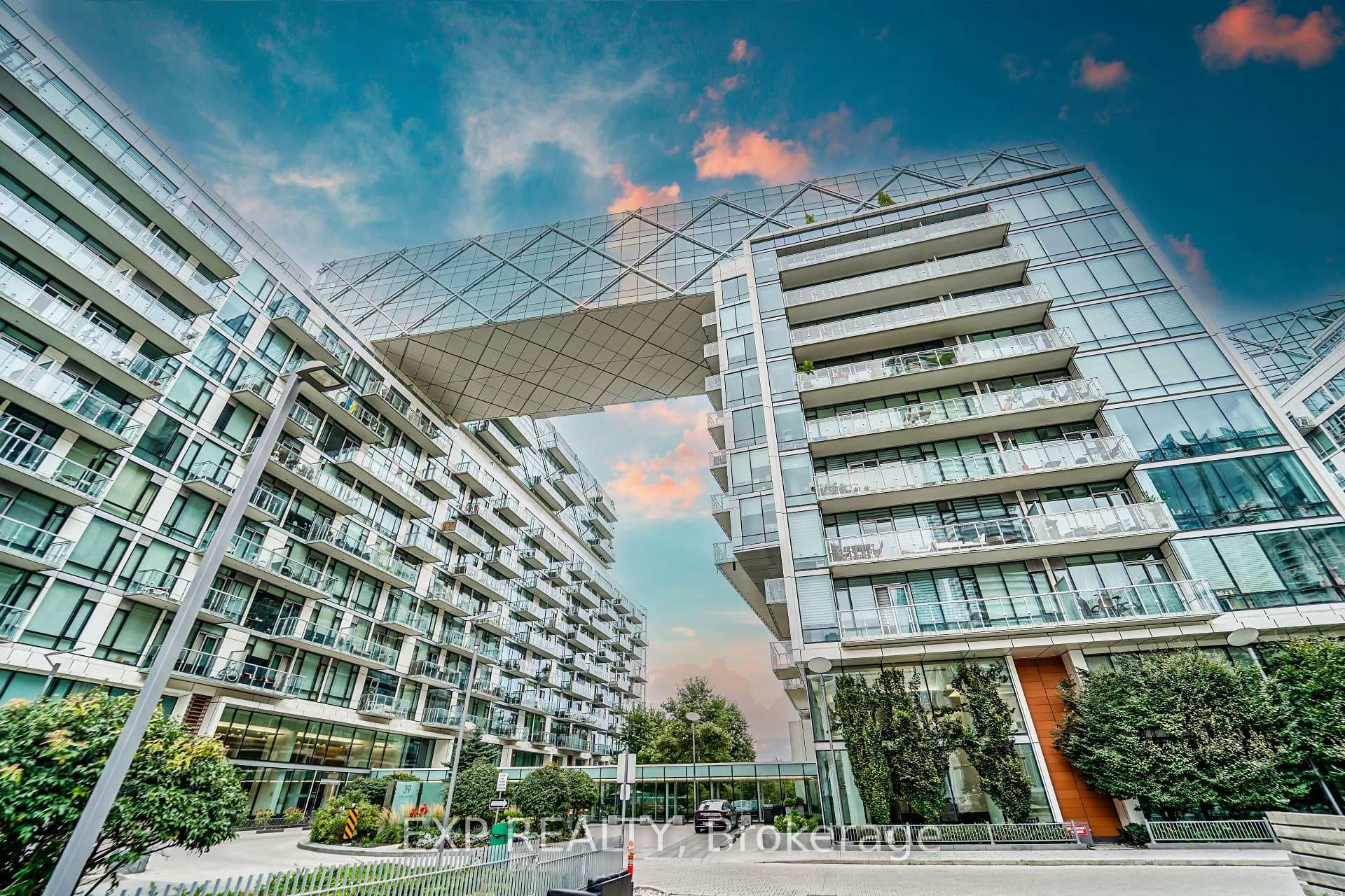 39 Queens Quay Street Unit 519 photo 38