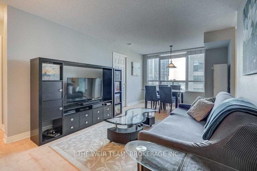 51 Lower Simcoe Street Unit 1807 photo 1
