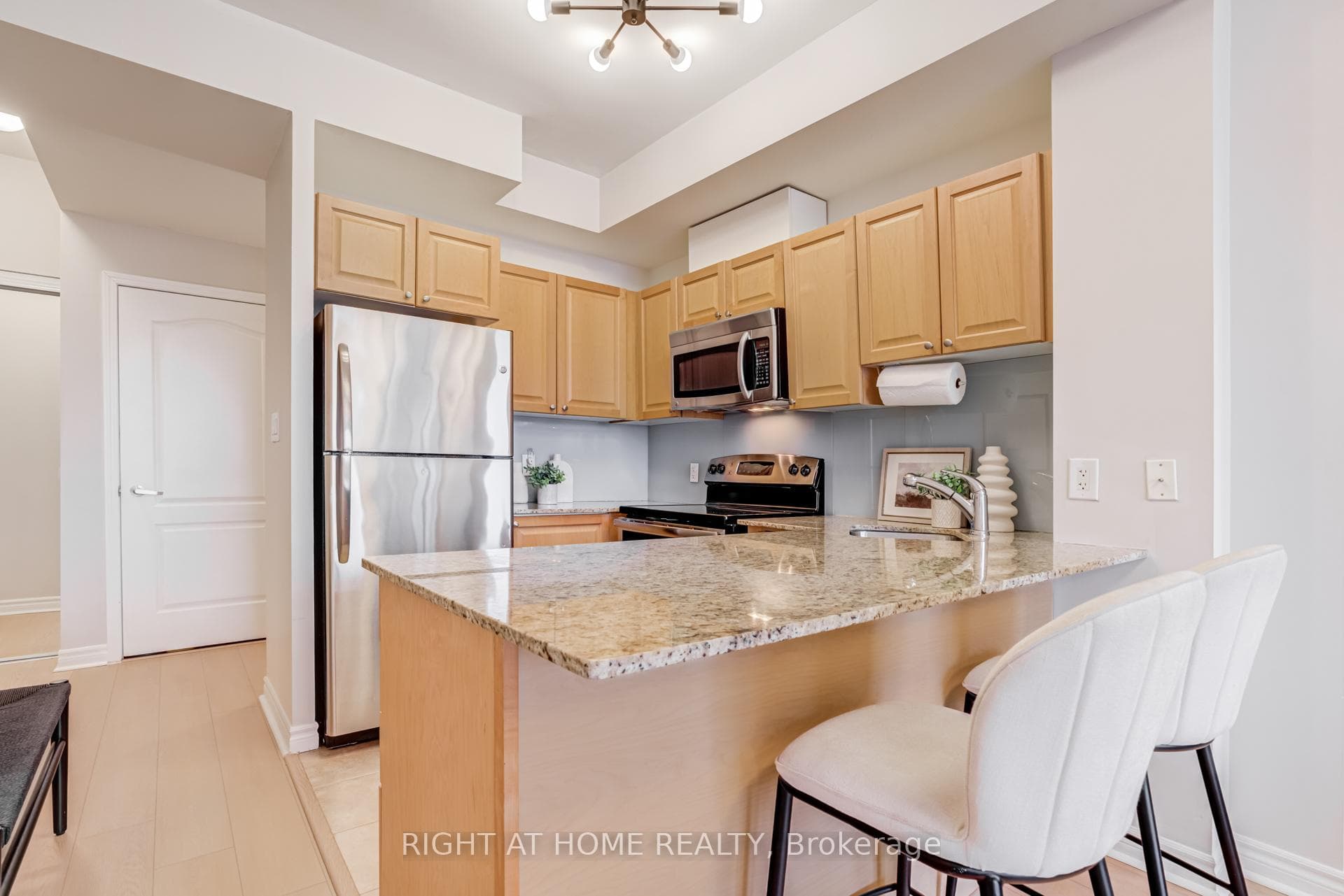 3865 Lake Shore Boulevard Unit 307 photo 9