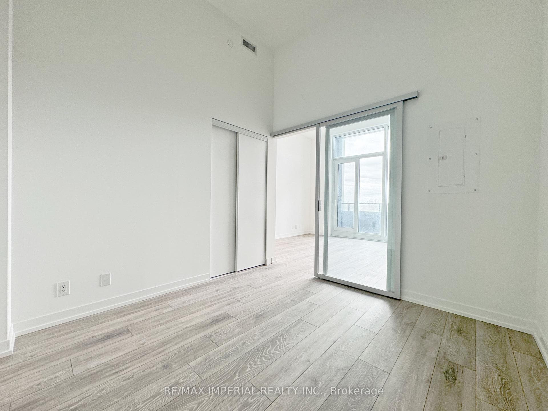 2020 Bathurst Street Unit 1005 photo 1