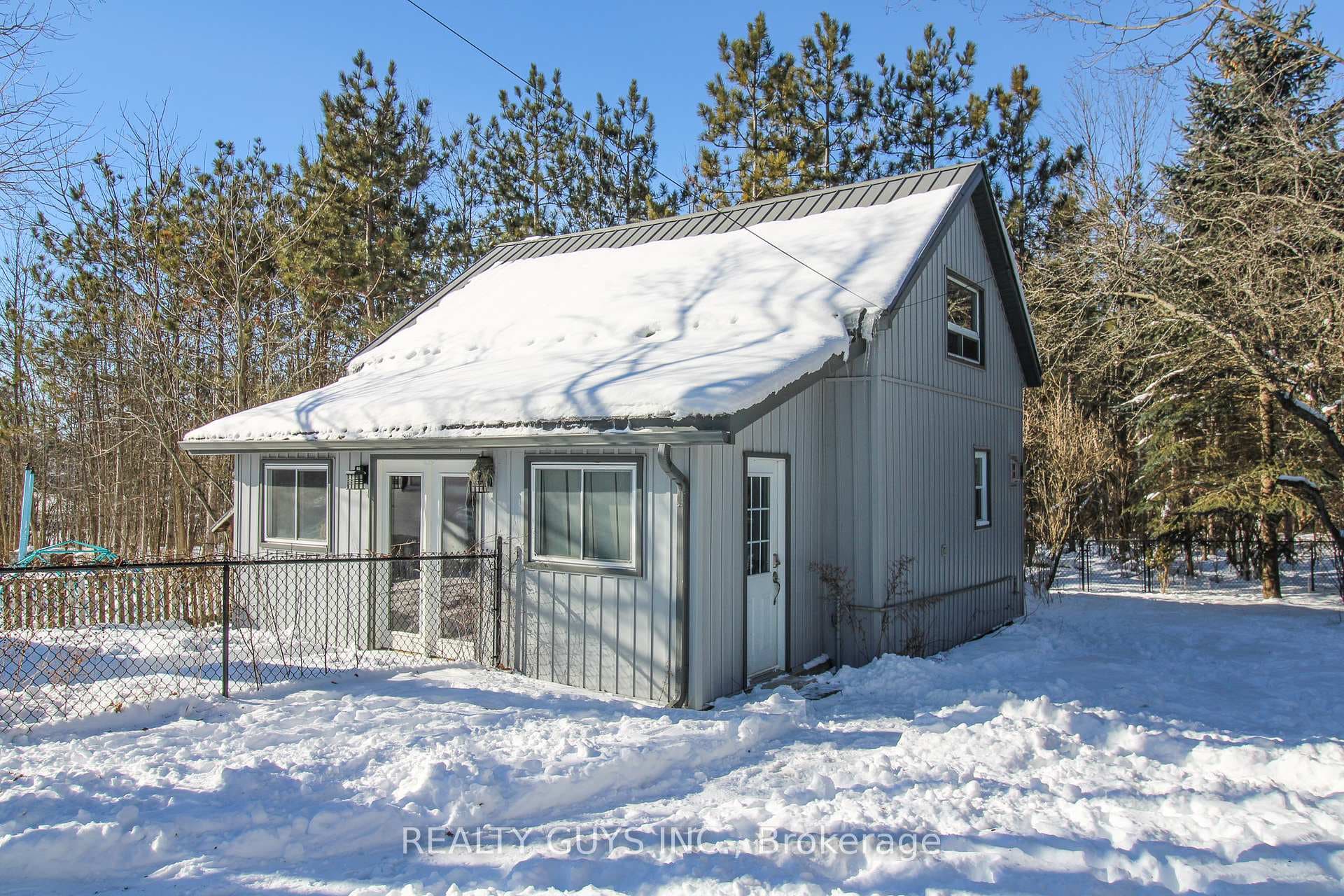 Large Workshop/ Studio: Approx 700sqft.