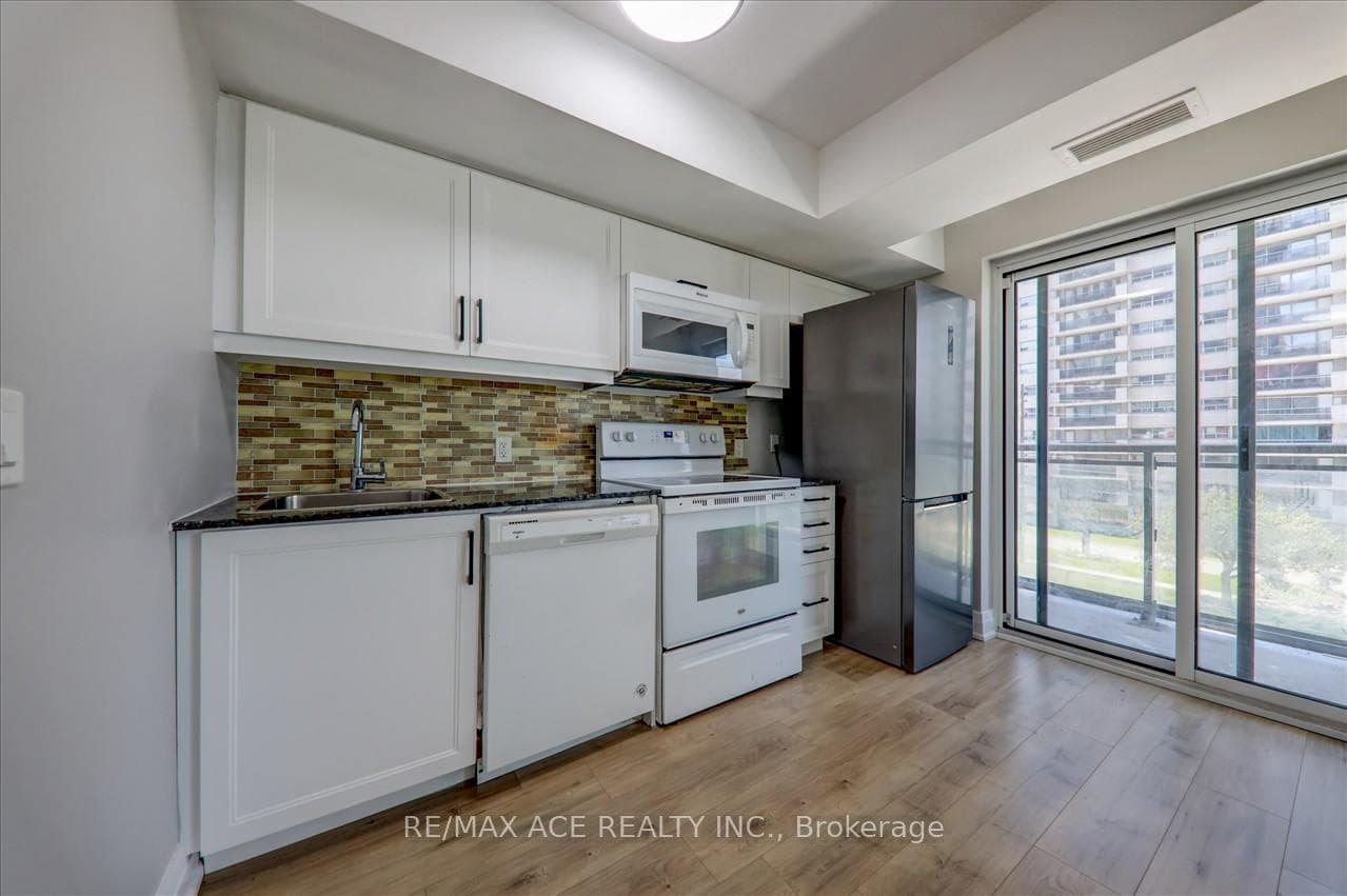30 Meadowglen Place Unit 306 photo 16