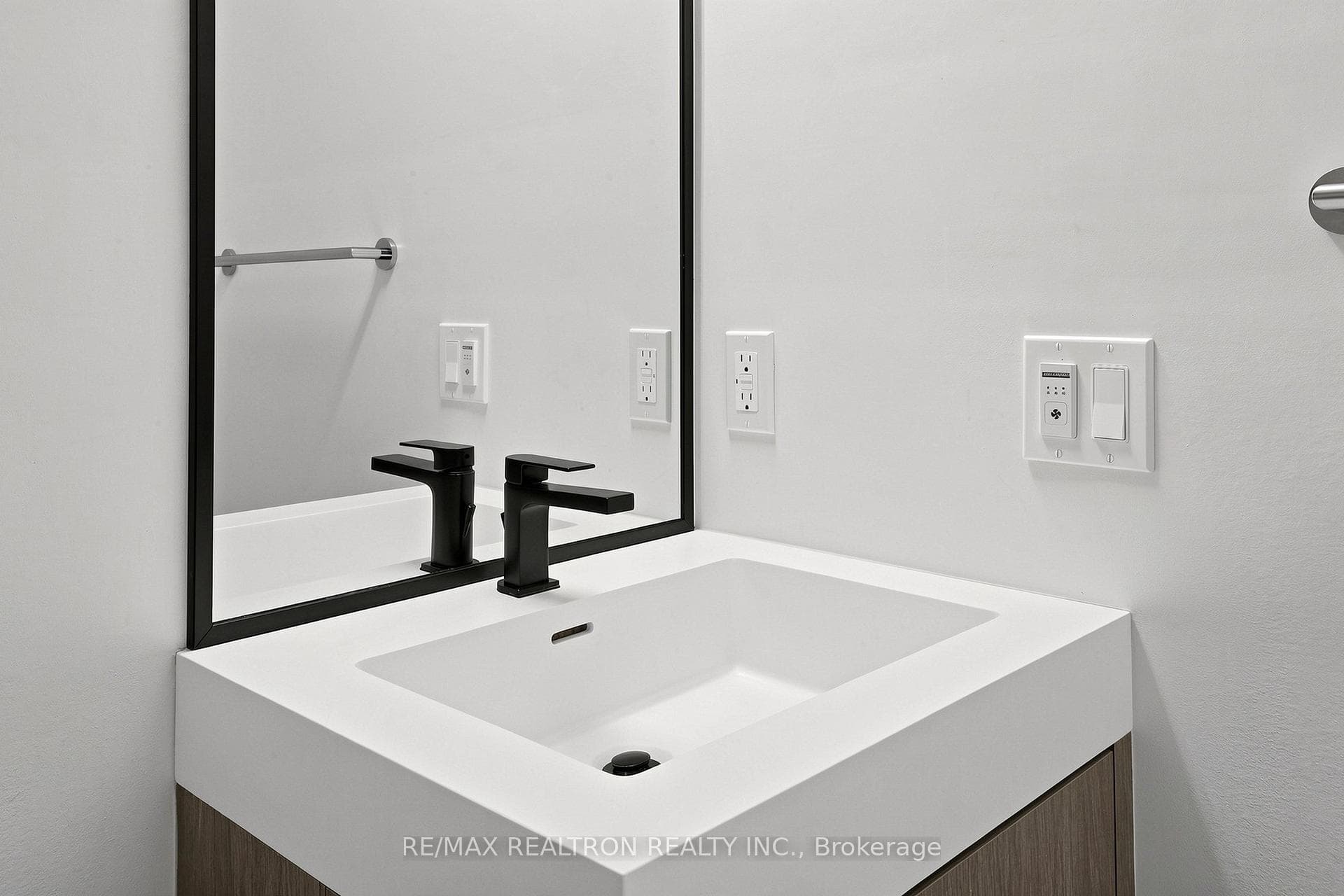 250 Lawrence Avenue Unit 701 photo 29