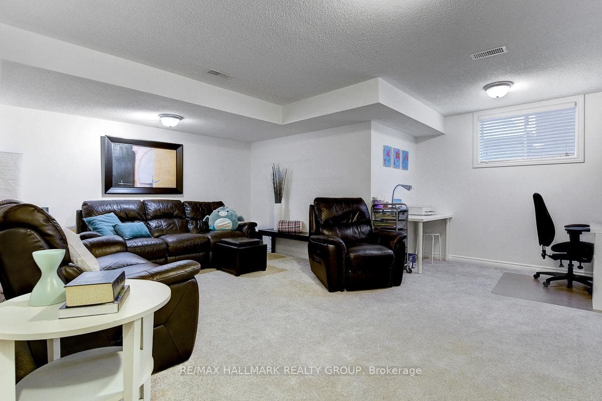 729 Hazelnut Crescent photo 38