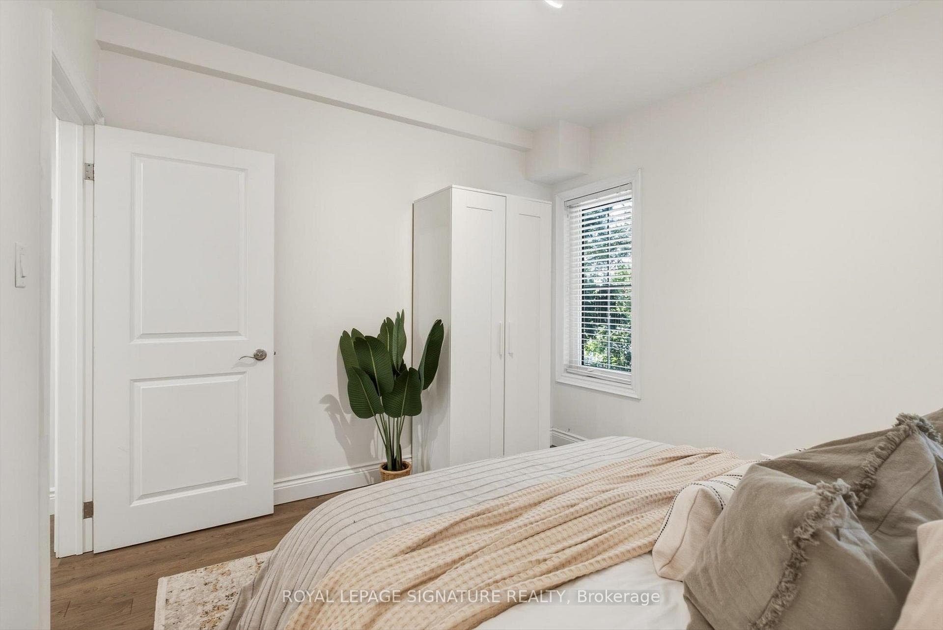 122 Holborne Avenue photo 30