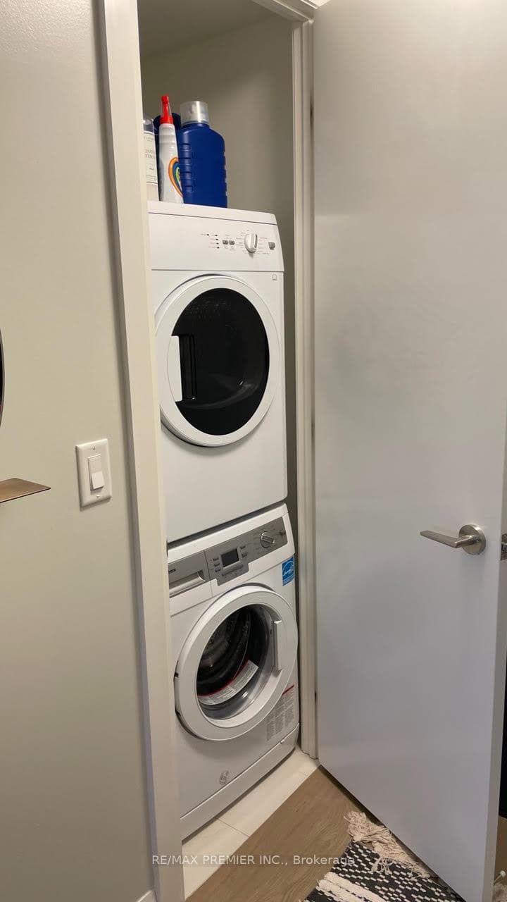243 Perth Avenue Unit 210 photo 17