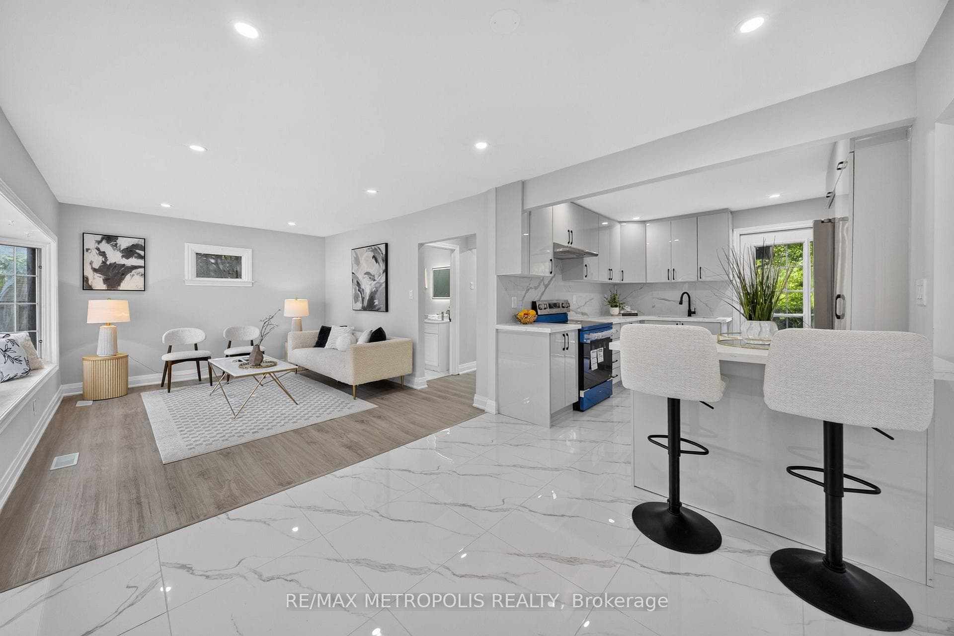 208 Palmerston Avenue photo 1