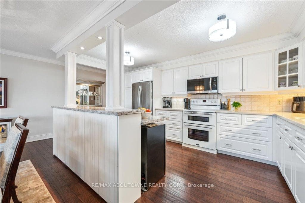 2175 Marine Drive Unit 1102 photo 10