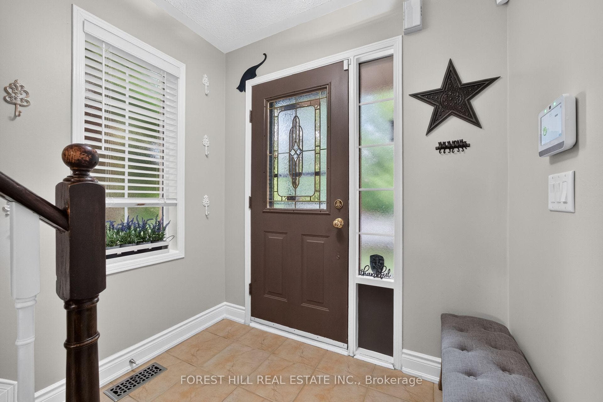 92 Senator Way photo 5