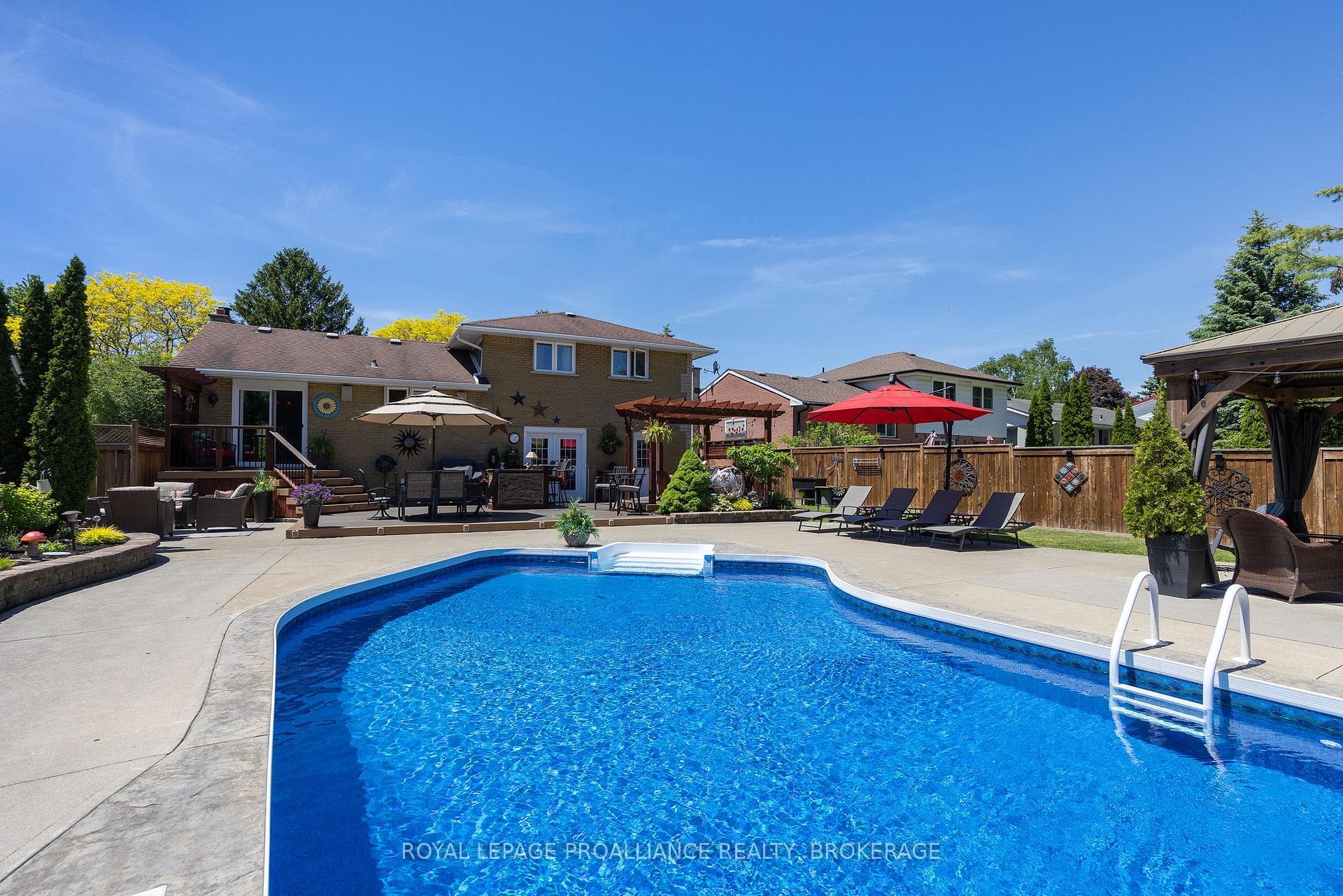 317 Avenue Road photo 9