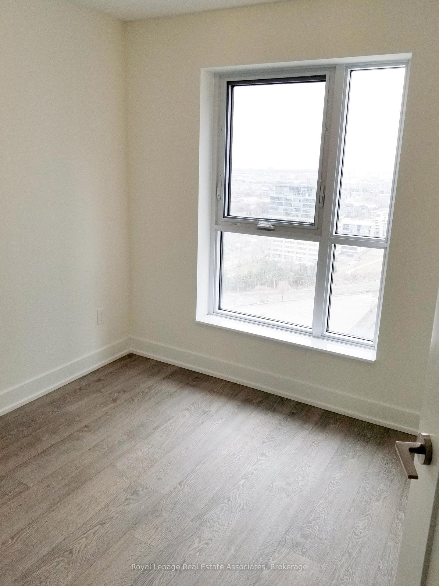 7 Mabelle Avenue Unit 2310 photo 9