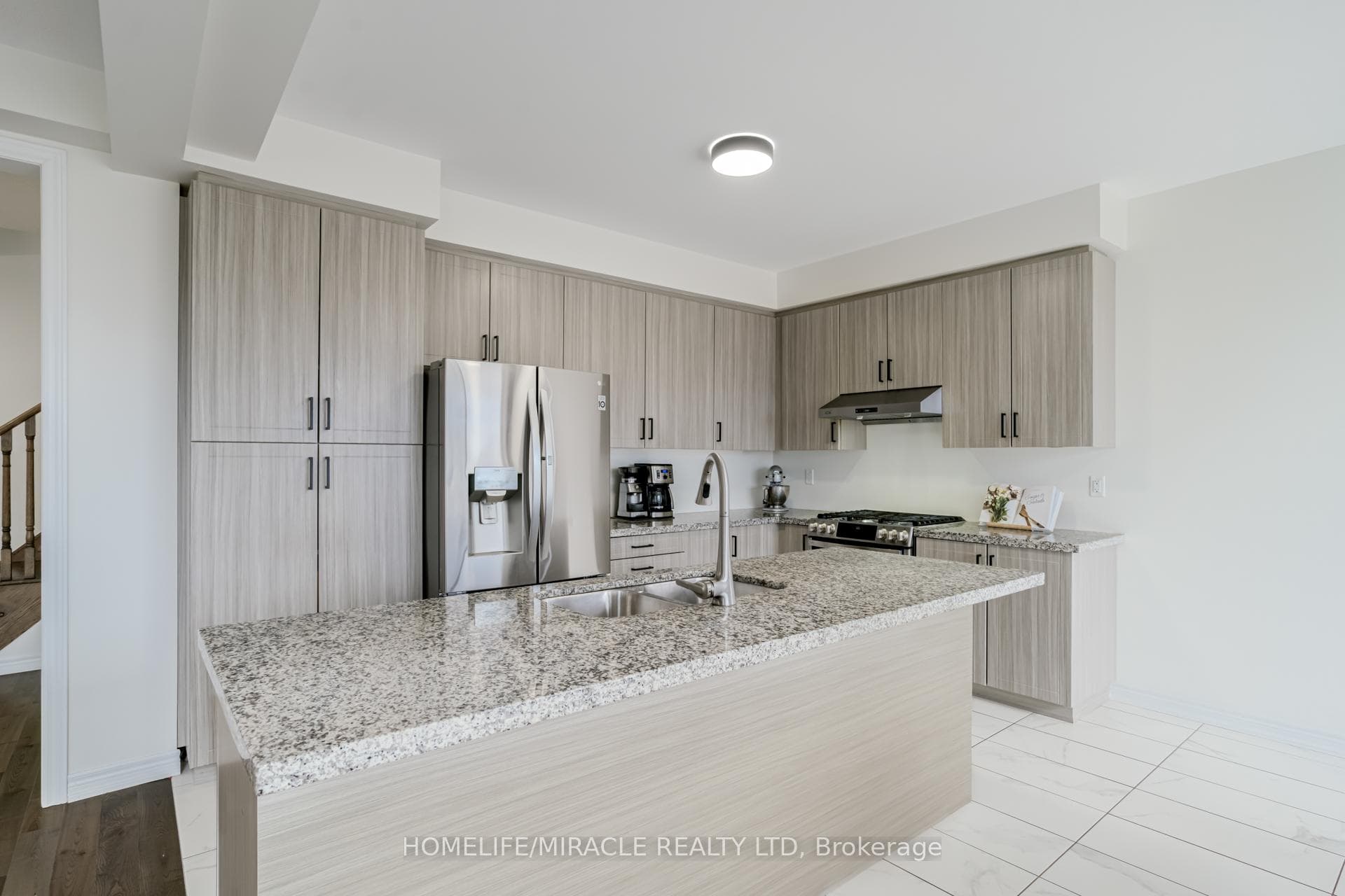 30 Atkinson Crescent photo 14