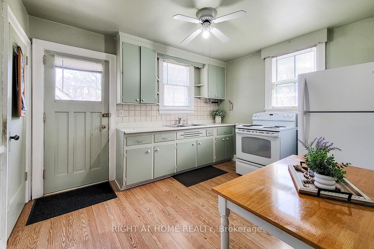 98 Royal Avenue photo 14